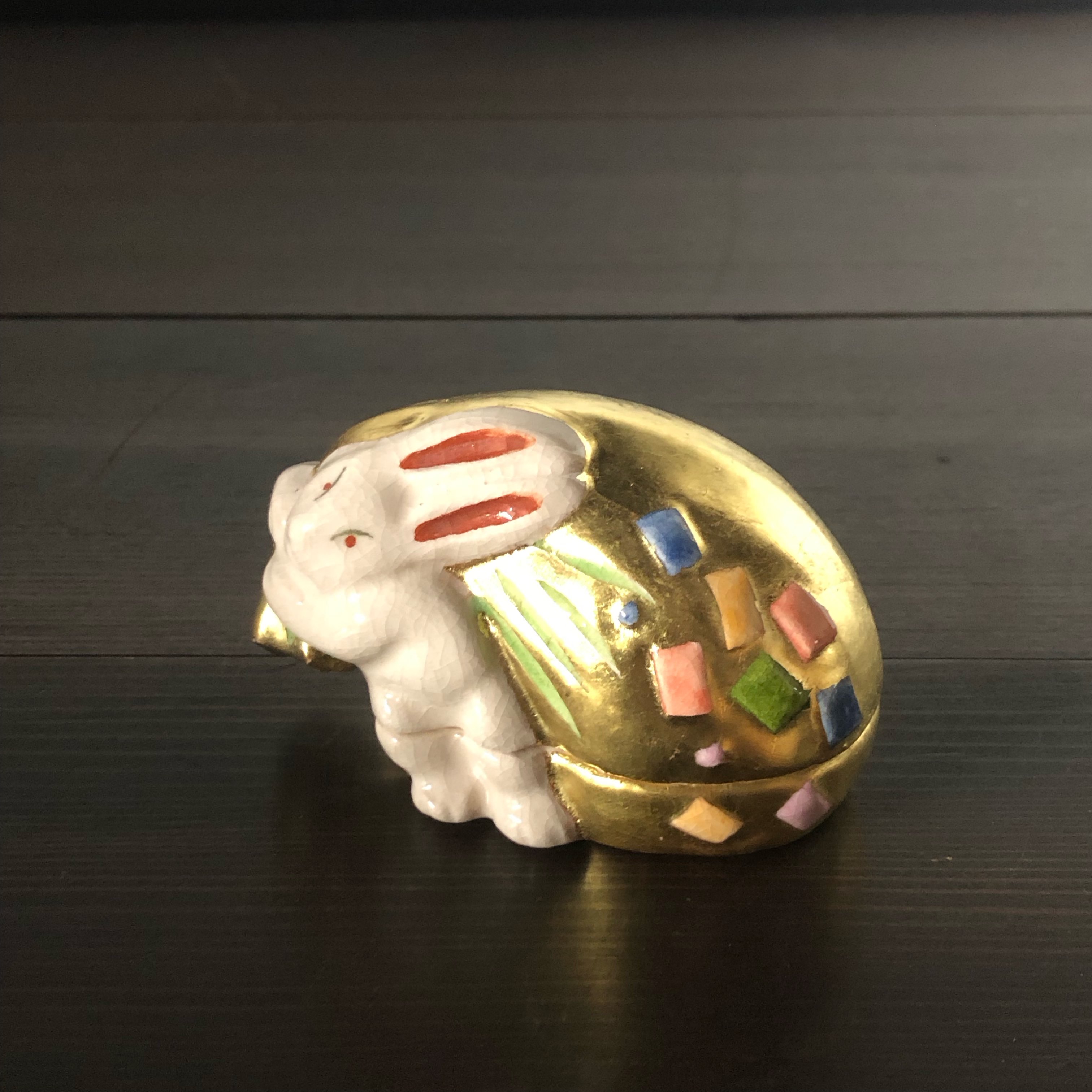 新高麗　千漢鳳作　釘彫伊羅保茶碗 新高麗 千漢鳳作 釘彫伊羅保茶碗 釘彫伊羅保茶碗 銘 苔清水 | 公益財団