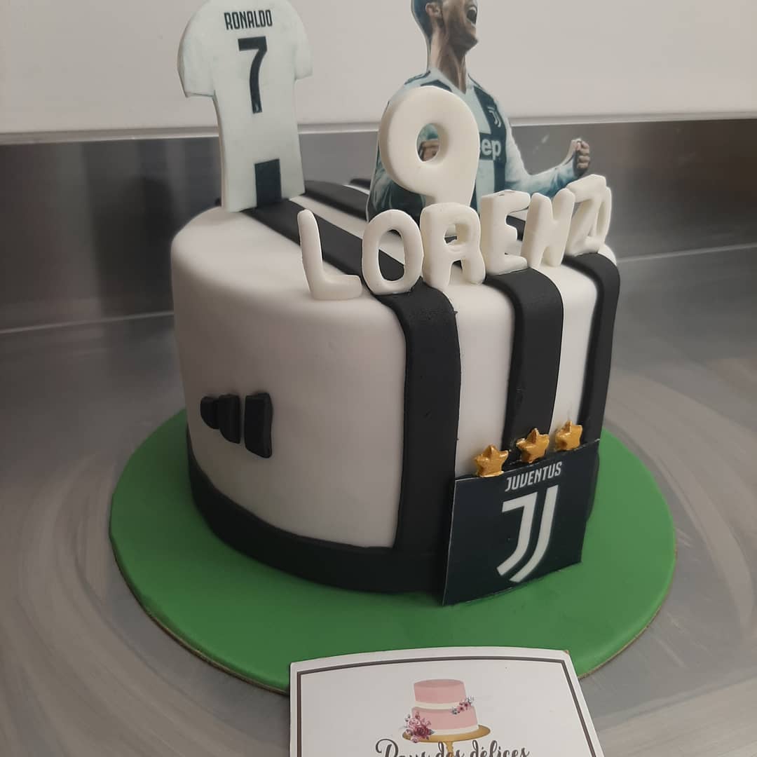 Paysdesdelices Pour Lorenzo Qui Fetait Ses 9 Ans C Etait Le Theme Cr7 Encore Joyeux Anniversaire Petit Bonhomme Merci Pour Votre Confiance Cakeart Cakefootball Patisseriefrancaise Football Cr7 Ronaldo Cristianoronaldo Facebook
