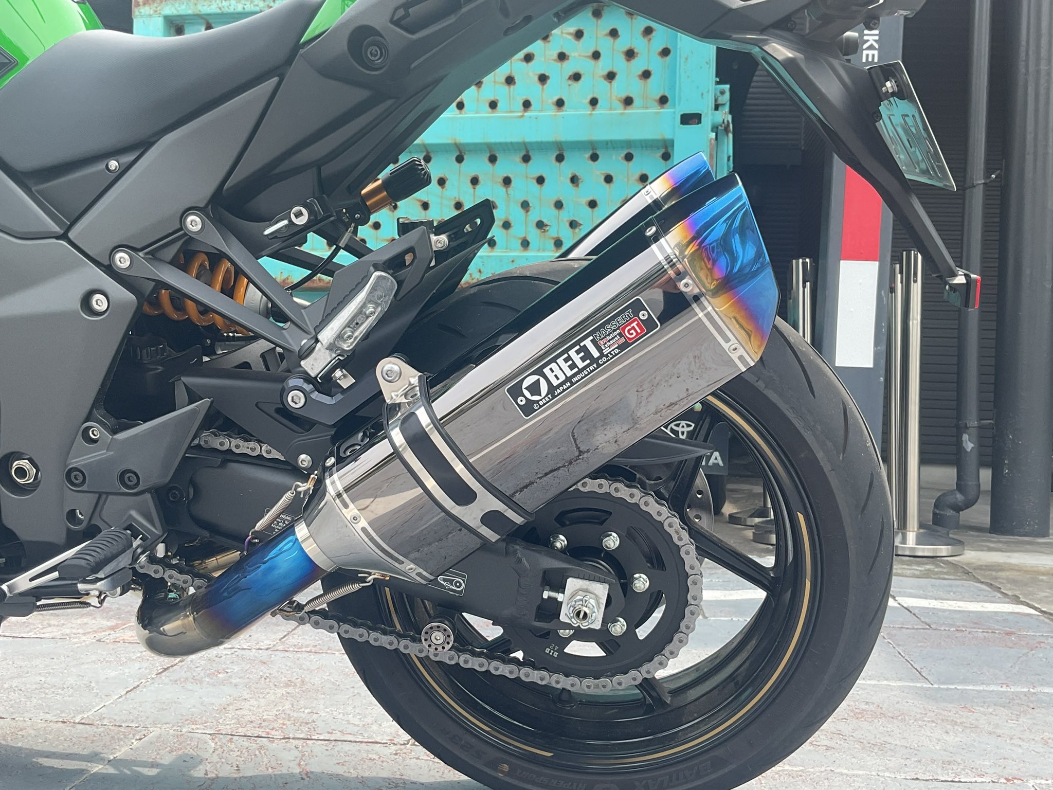 お知らせ❗️】 BEET JAPAN製フルエキゾーストマフラーを装着したNinja 