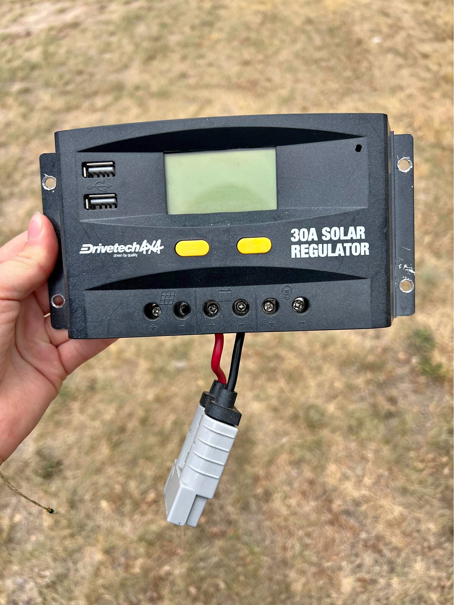 Drivetech 4x4 solar regulator and monitor 30 AMP - Measuring Tools ...