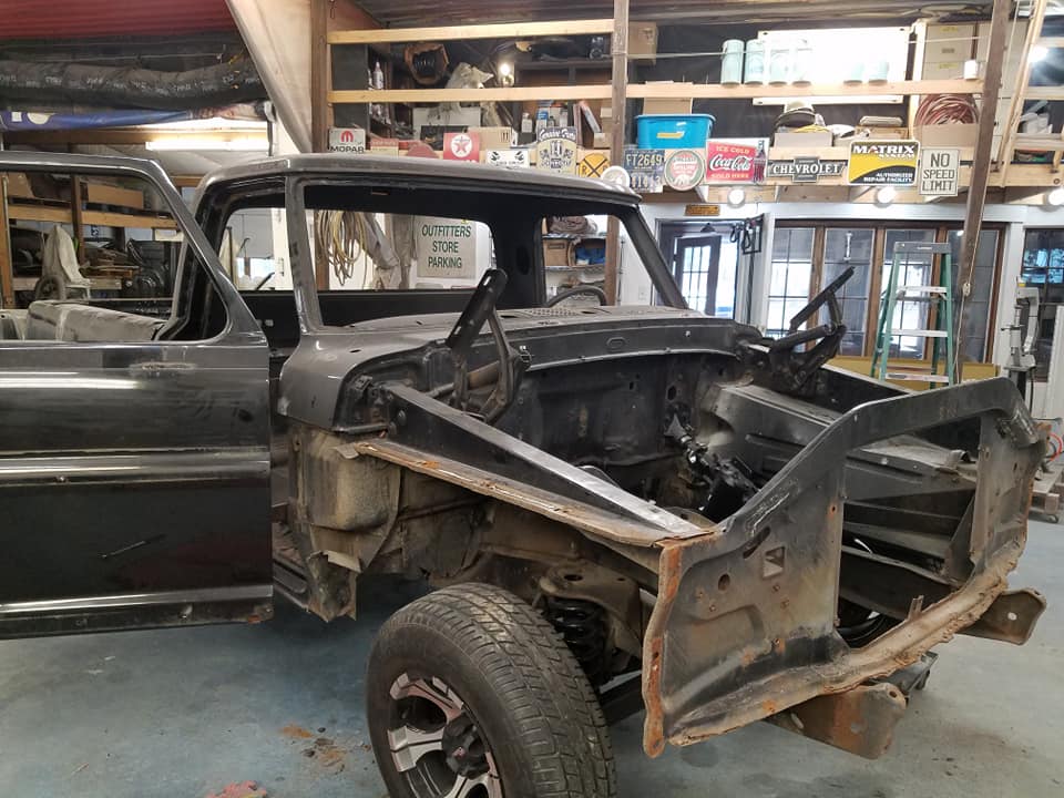 302 Customs - F100 teardown and frame degreased