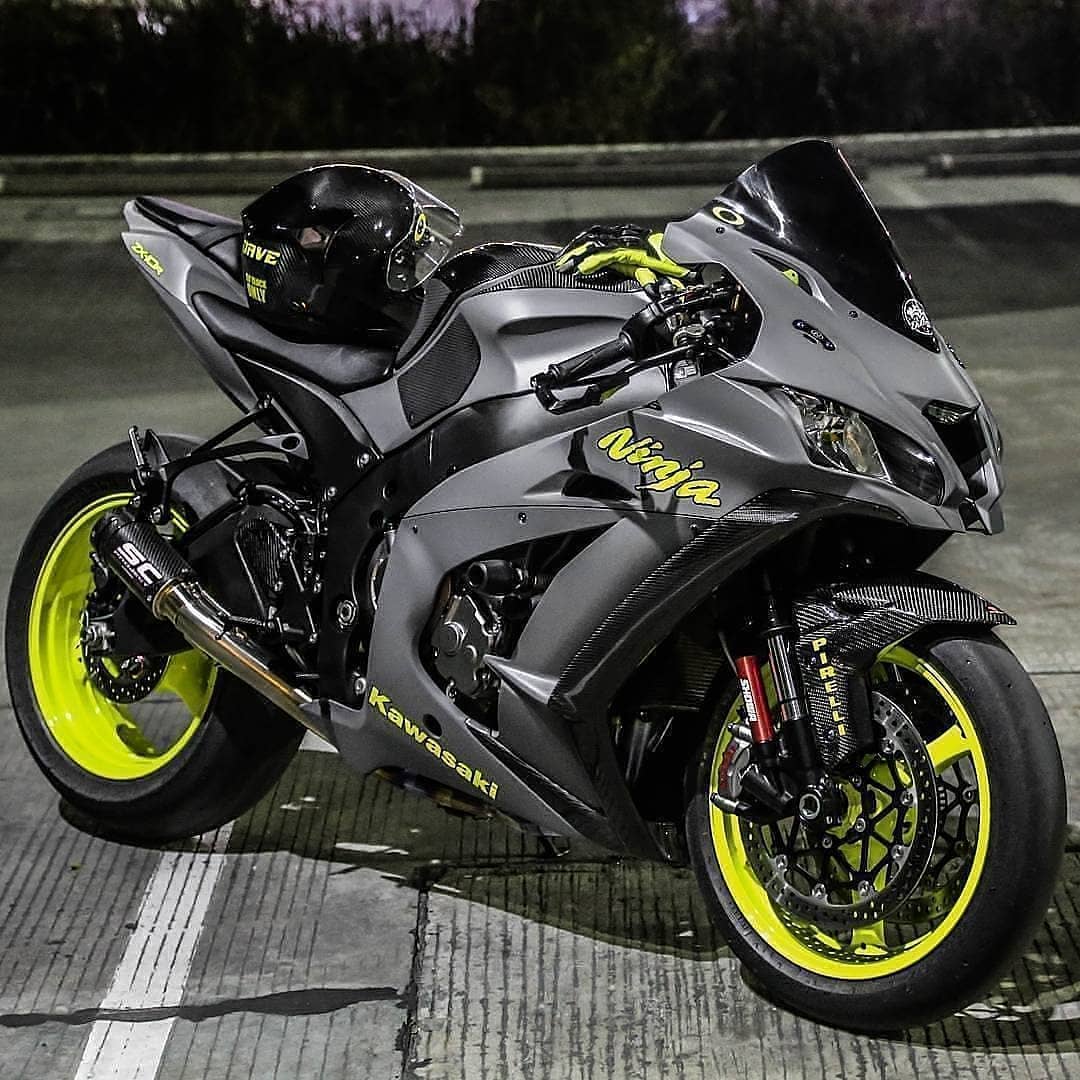 Sick matte nardo gray and neon ZX-6R credit @strixxrider