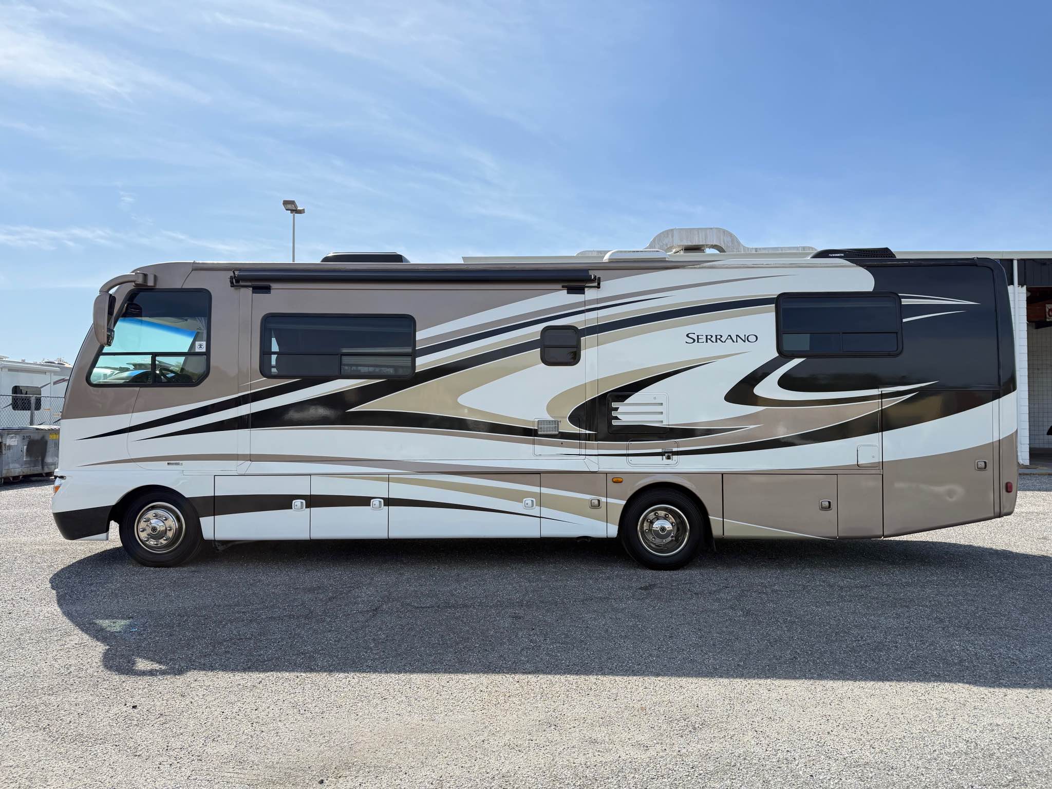 2011 Serrano Fourwinds Motorhome 31 Diesel, Low miles. 2 Slideouts ...