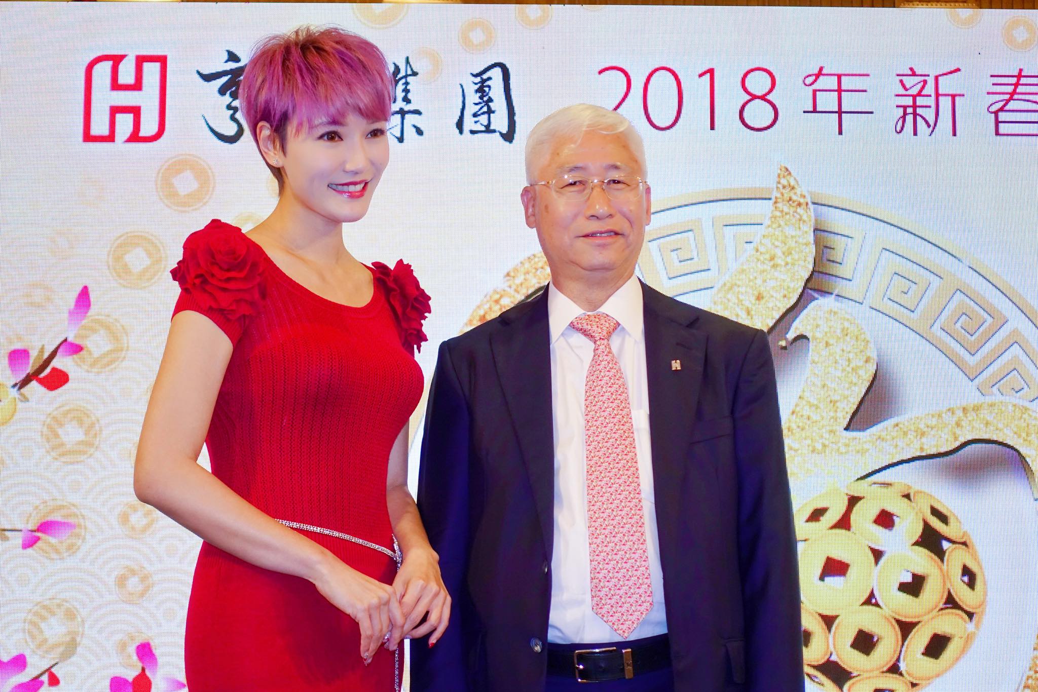 李璧琦 Becky Lee - 有歌舞、有刺激遊戲、有金犬、有舞獅、有大禮⋯ 主持 #亨達集團 新春聯歡晚會...