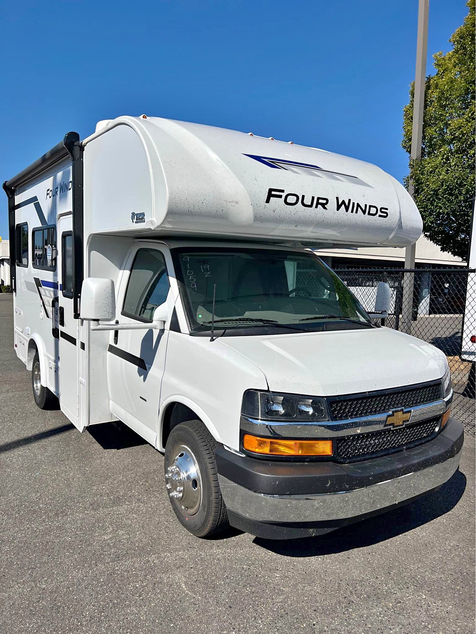 2026 New Thor Four Winds 19Z - Class C Motorhome (length 20.42 ft, tows ...