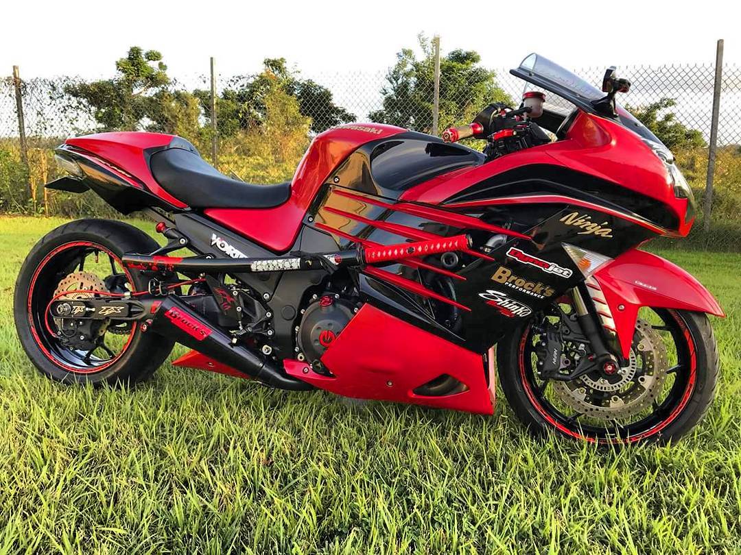 レカルカ Nice black and purple ZX14r credit IG: @carlalo1214