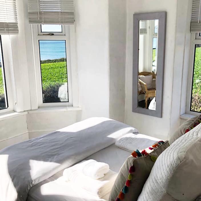 waterfront-beach-house-large-holiday-home-in-criccieth-criccieth