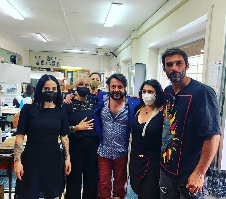 Francesco arca fan - Le ragazze del laboratorio Rocchetti con Lillo e ...