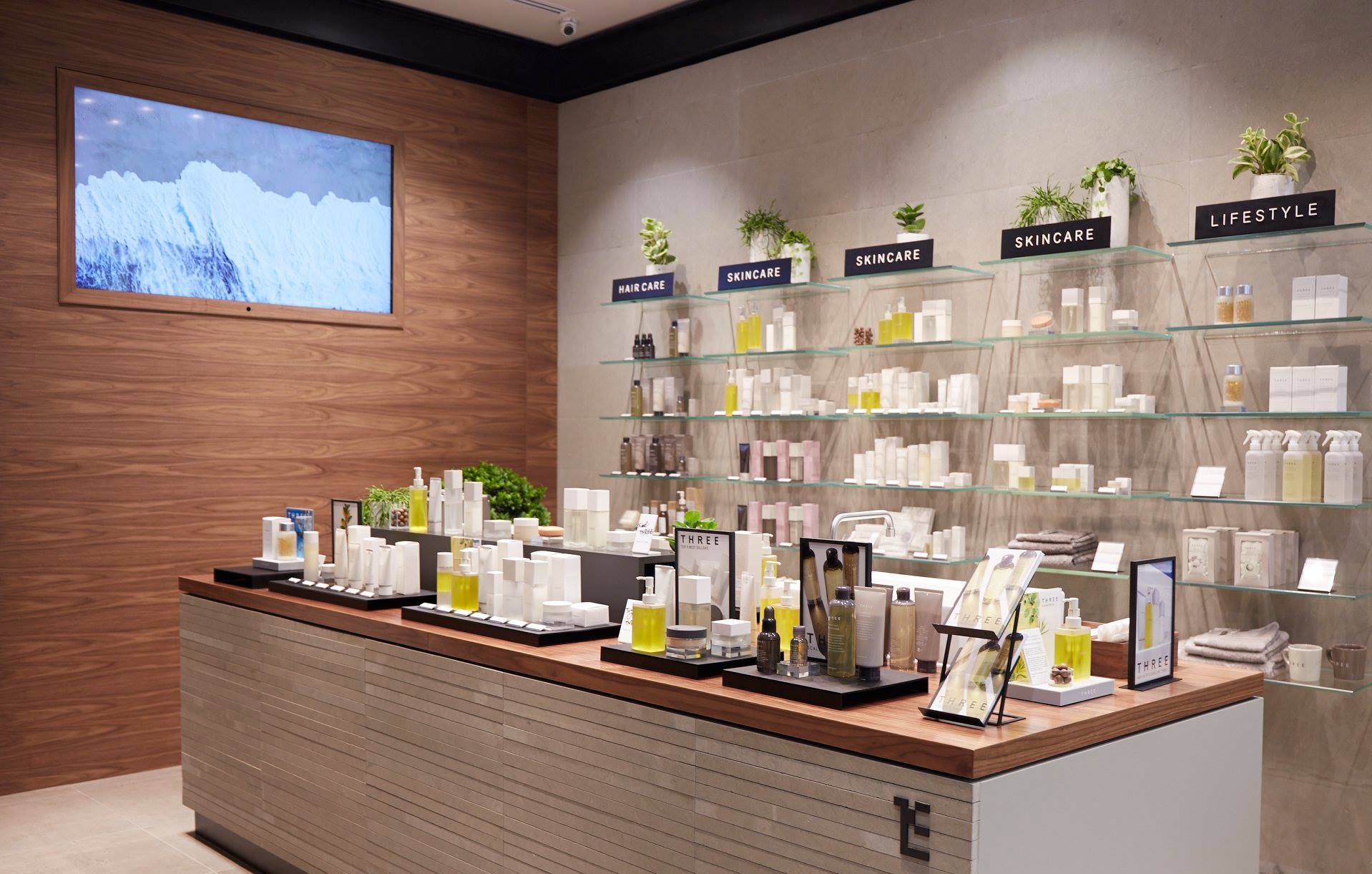 THREE Thailand - พบกับ THREE 1ST Flagship Store... | Facebook
