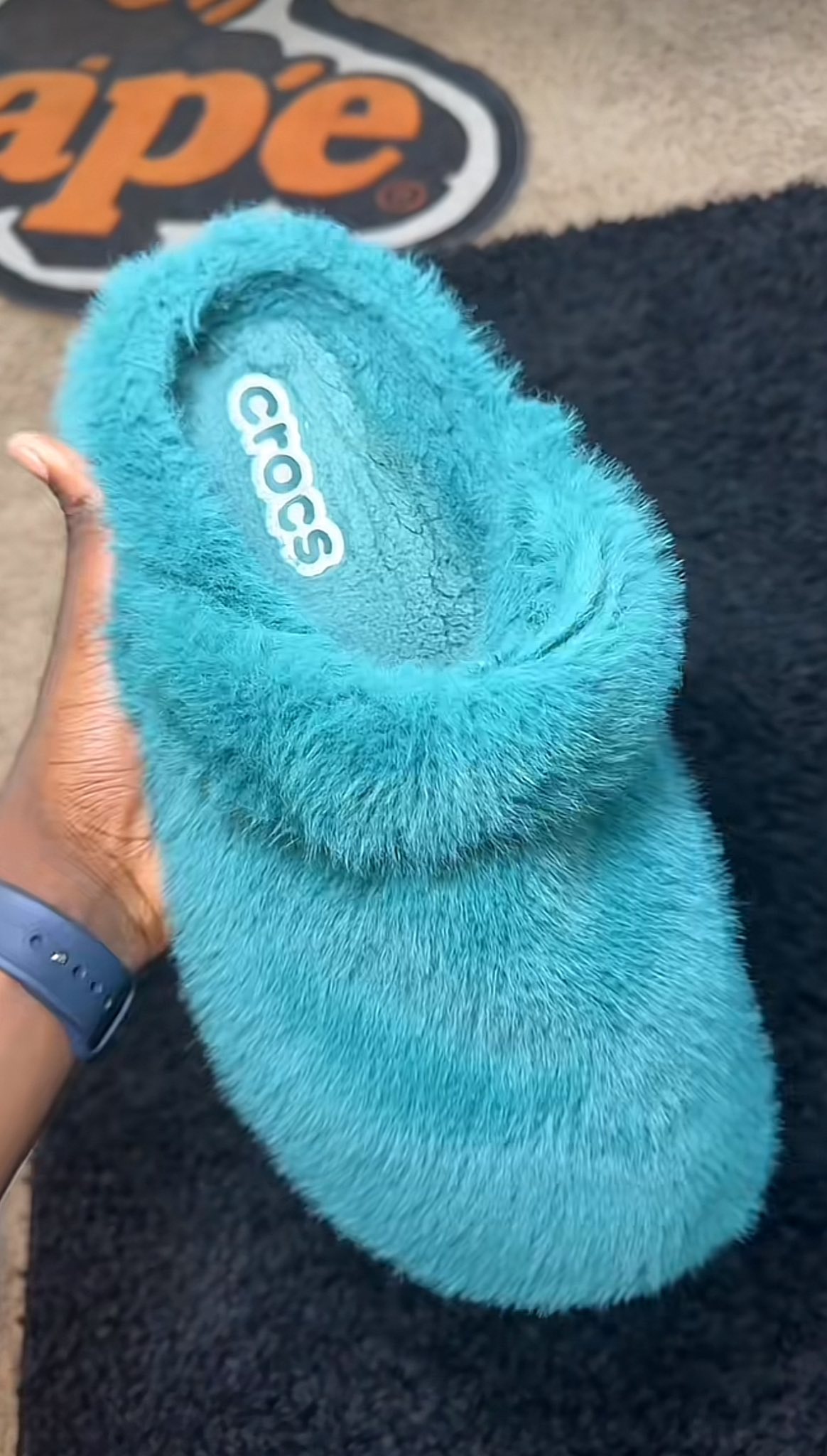 Tylica Davis - 🚨Crocs is starting BLACK FRIDAY early !... | Facebook