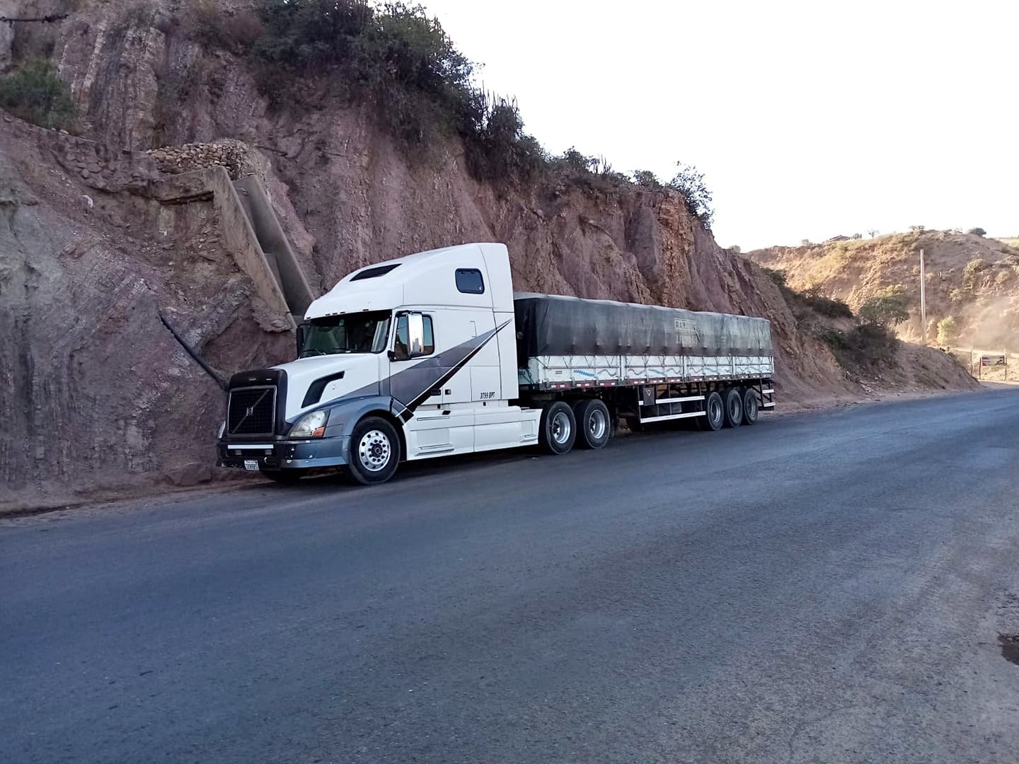 Venta Tracto camión y chata Randon original