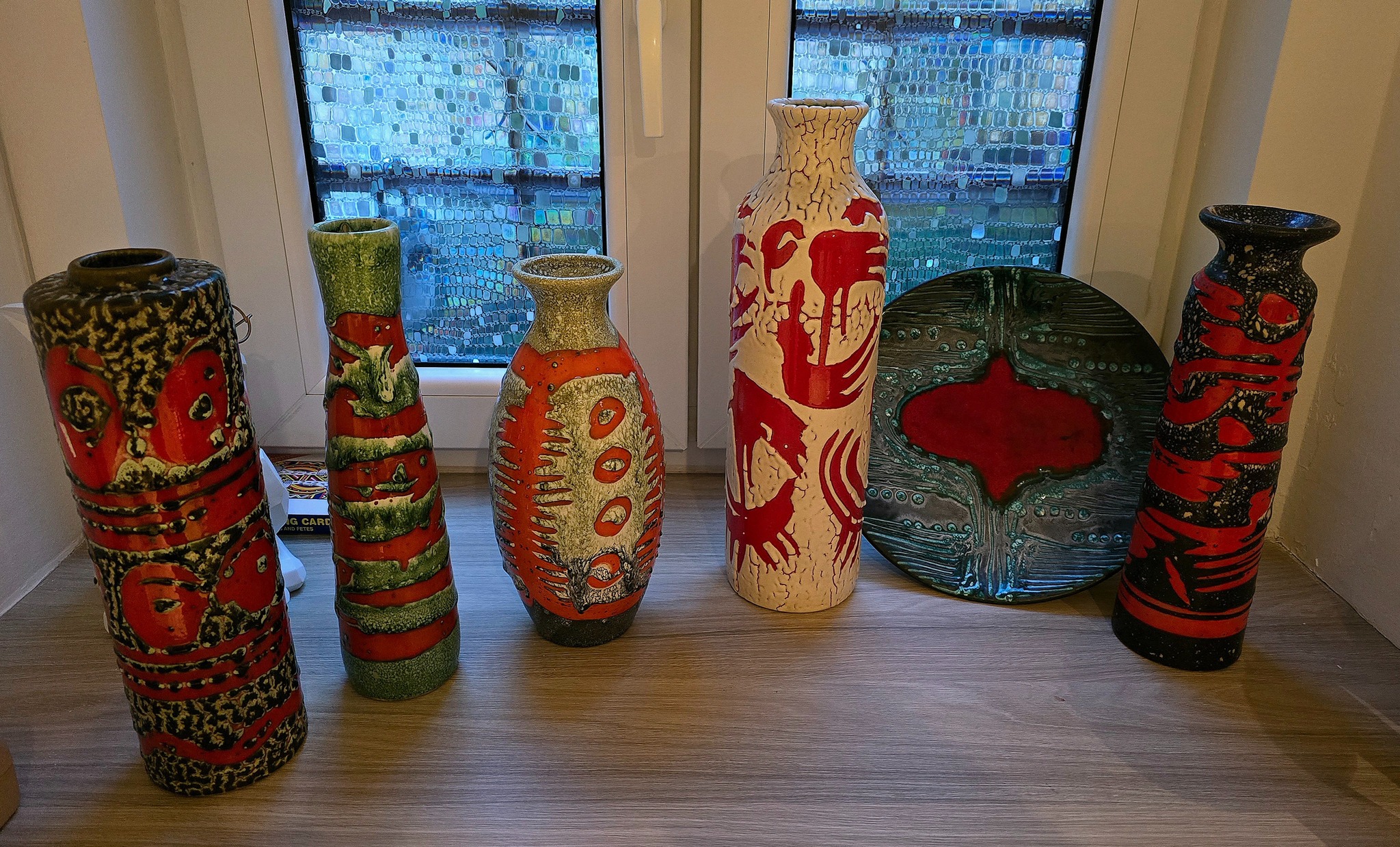 Wonderful glass vases and flower pots at a rural Hungarian market!💚
