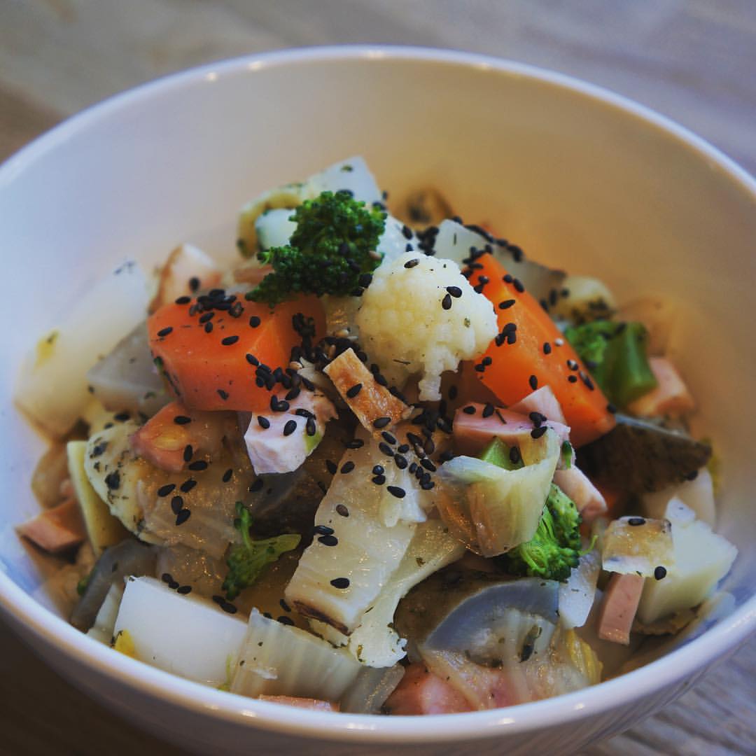 サラド - Warm Bowl始めました！ 「Warm Bowl Hot Veggie」本日から店頭とUberEATSにてお求め頂けます ...