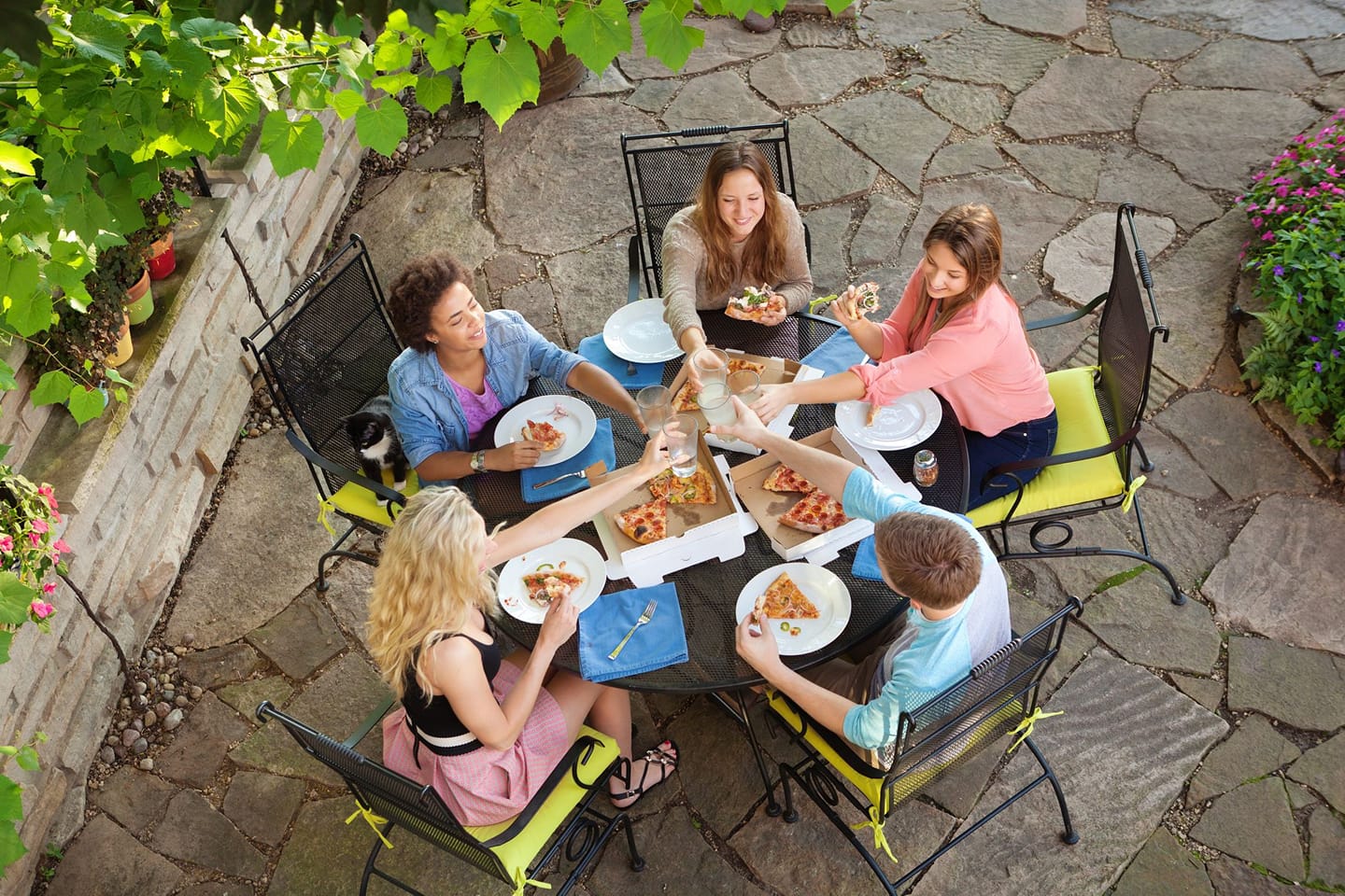 Casa - Let's host a pizza party!🍕🍕🍕 #CasaRazdora #Italian #Italy #Yummy ...