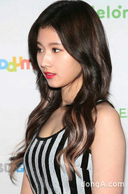 PIC] 161119 SANA at 2016 MelOn Music Awards Red Carpet 💕 #사나 #サナ