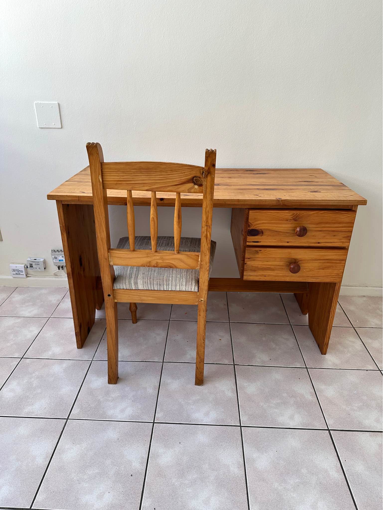 Wooden desk and chair for sale R500 - Desks - Cape Town, Western Cape ...