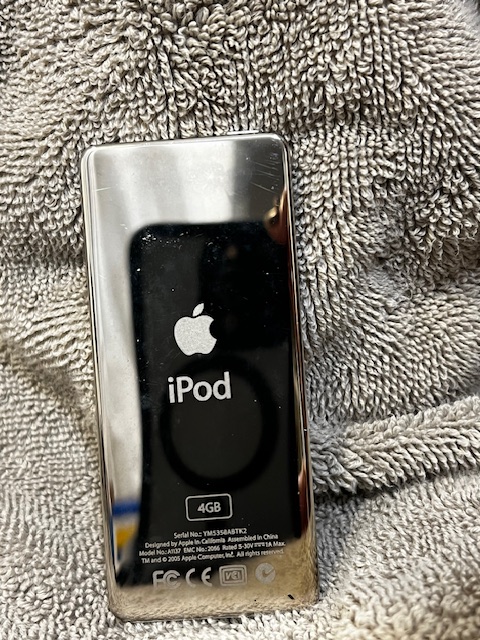 How to identify iPod 3 or 4 model and value