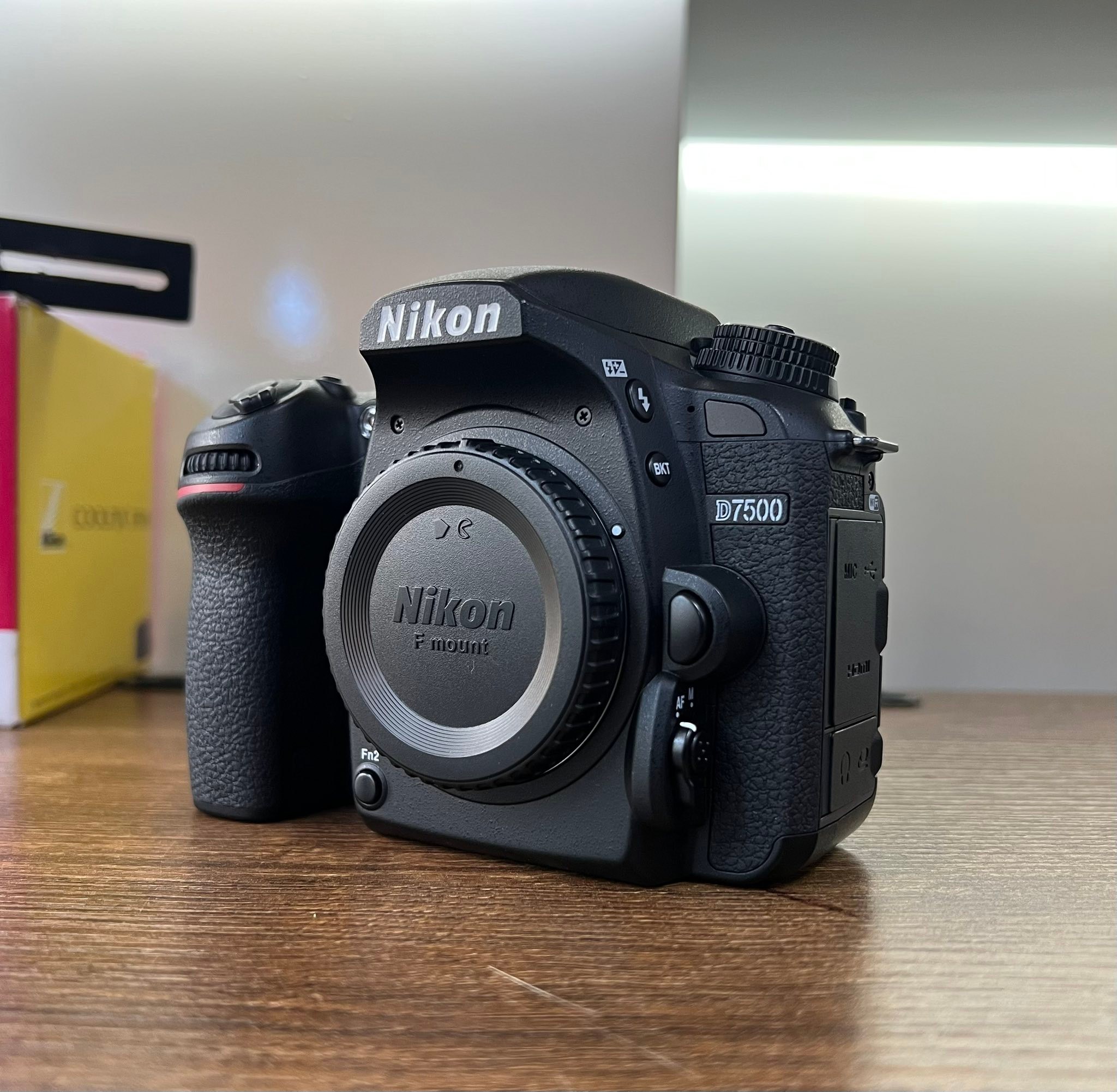 Nikon D7200 DSLR Camera with 18-140mm Lens Shutter Count - 6562