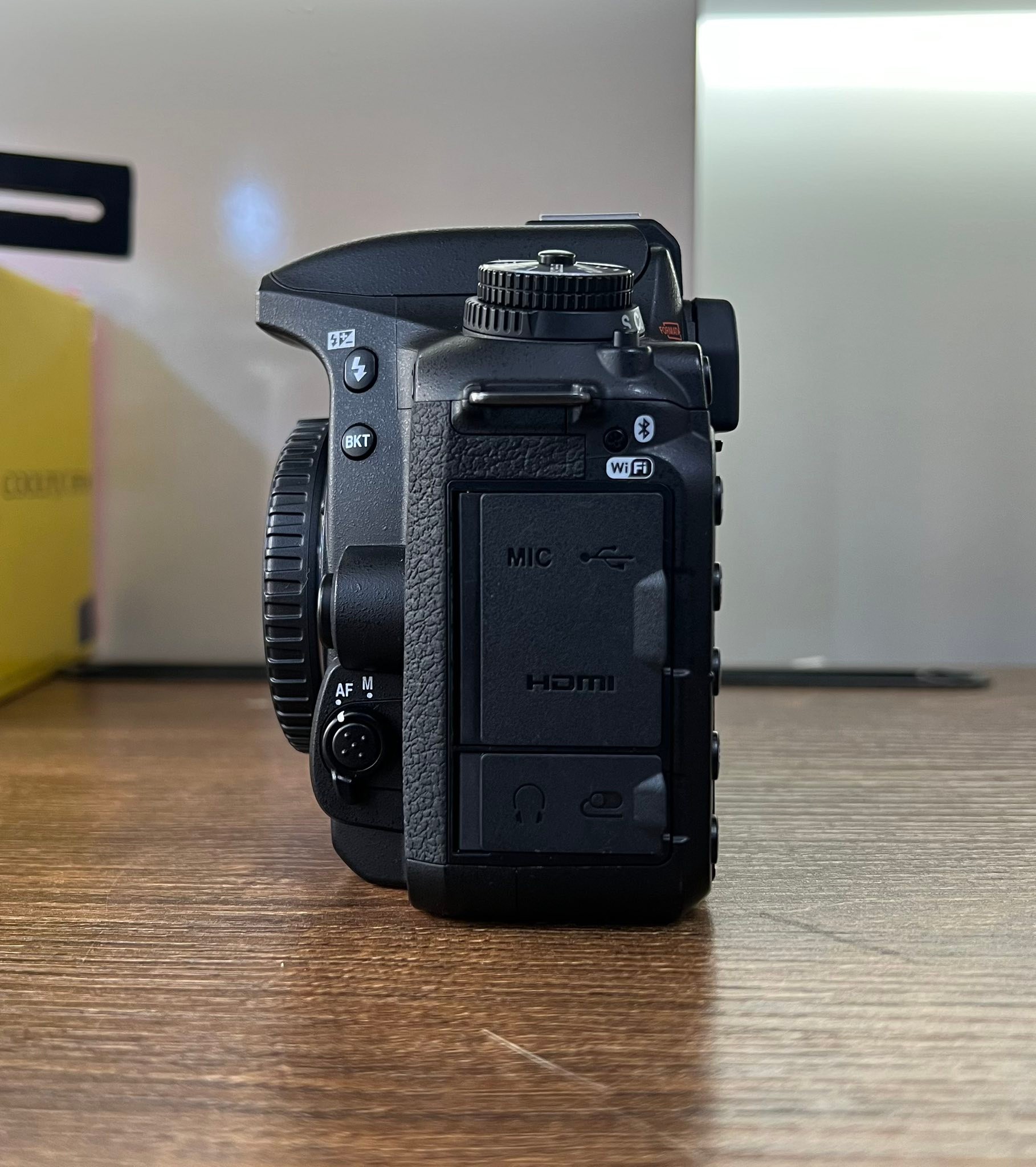 Nikon D7200 DSLR Camera with 18-140mm Lens Shutter Count - 6562