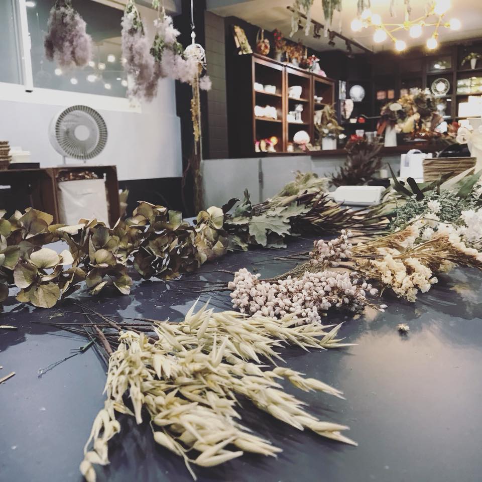 青晨花實 Interior / Flower / Life 室內空間規劃 ‧ 花藝&黏土 | Facebook
