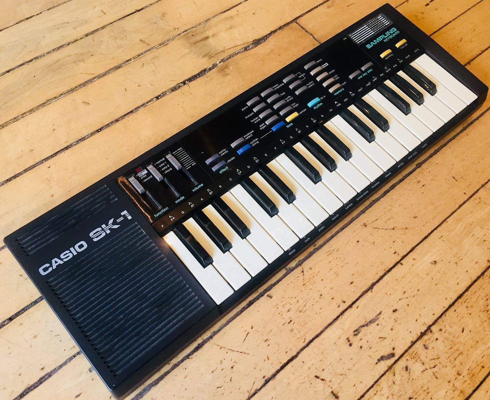 Casio DM-100 vs SK-1 sampling keyboards