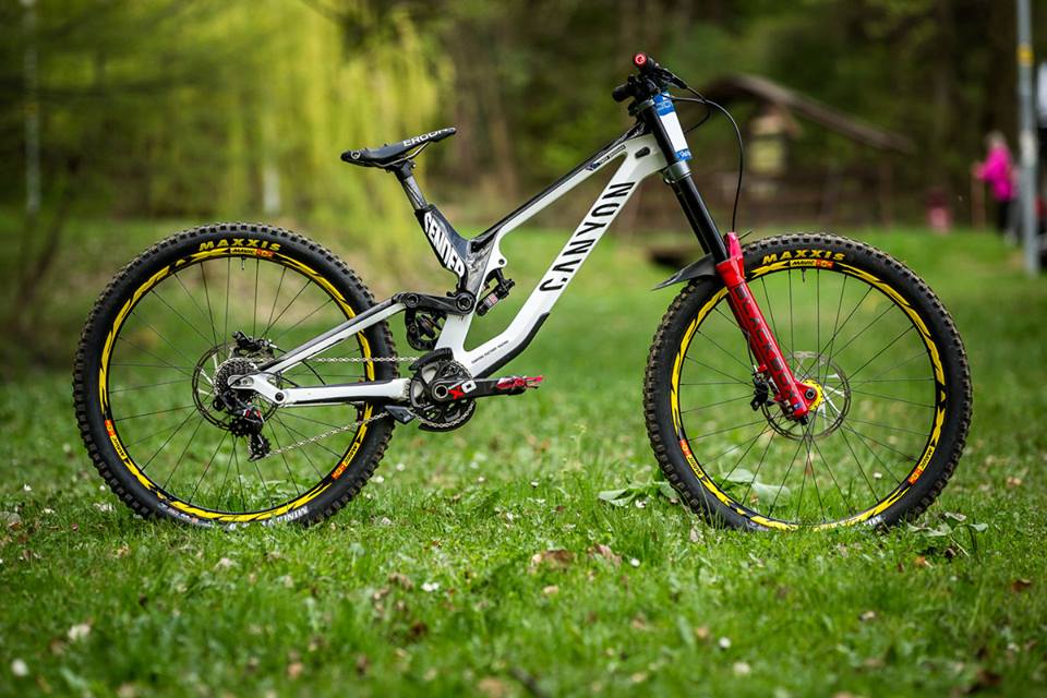 Canyon - Canyon Factory Racing 다운힐 팀 Troy Brosnan 선수의... | Facebook