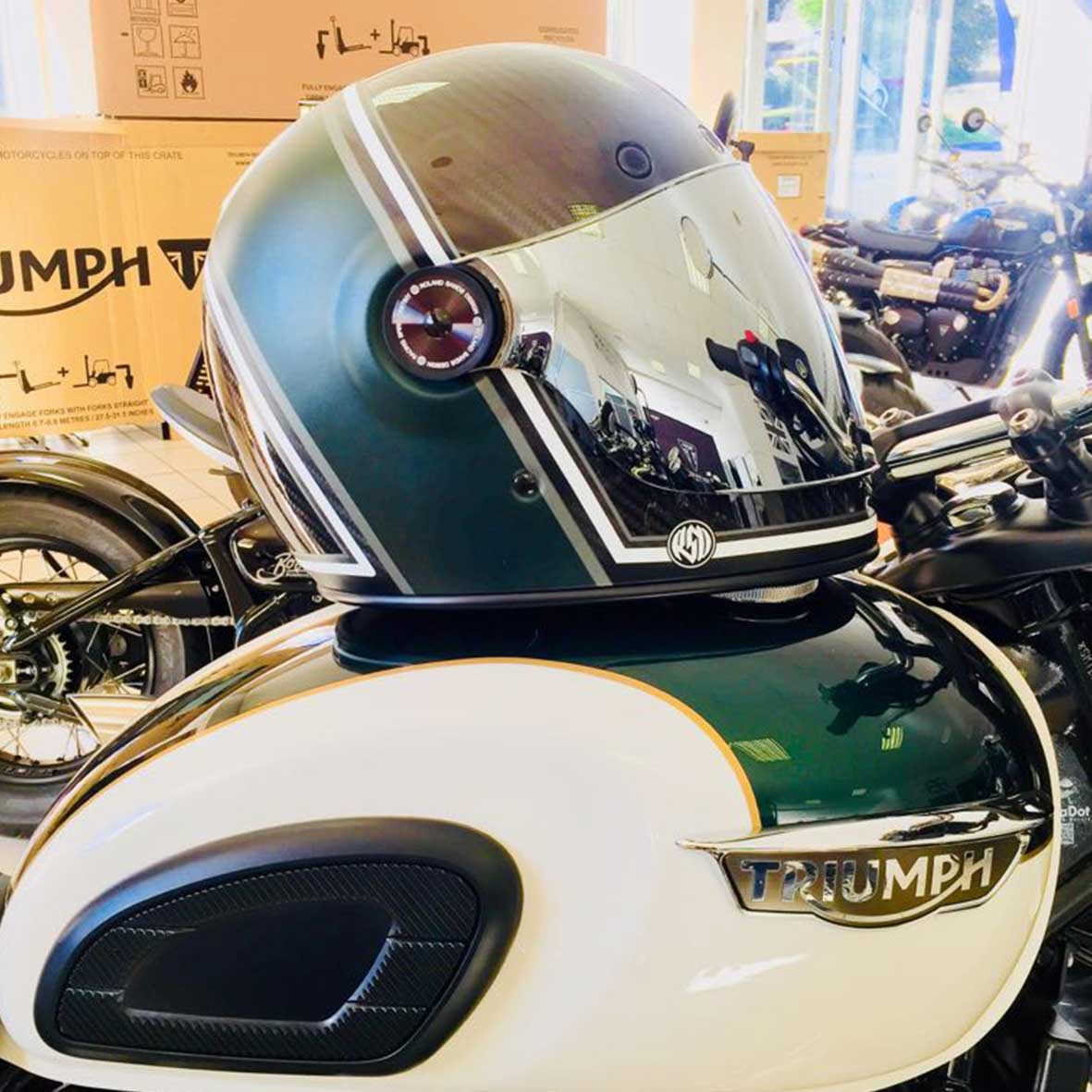 bell bullitt carbon rsd helmet (RSD Check It Matte/Gloss Black)  Durian Bikers the first full Motorcycle Helmets Bell Bullitt Helmet