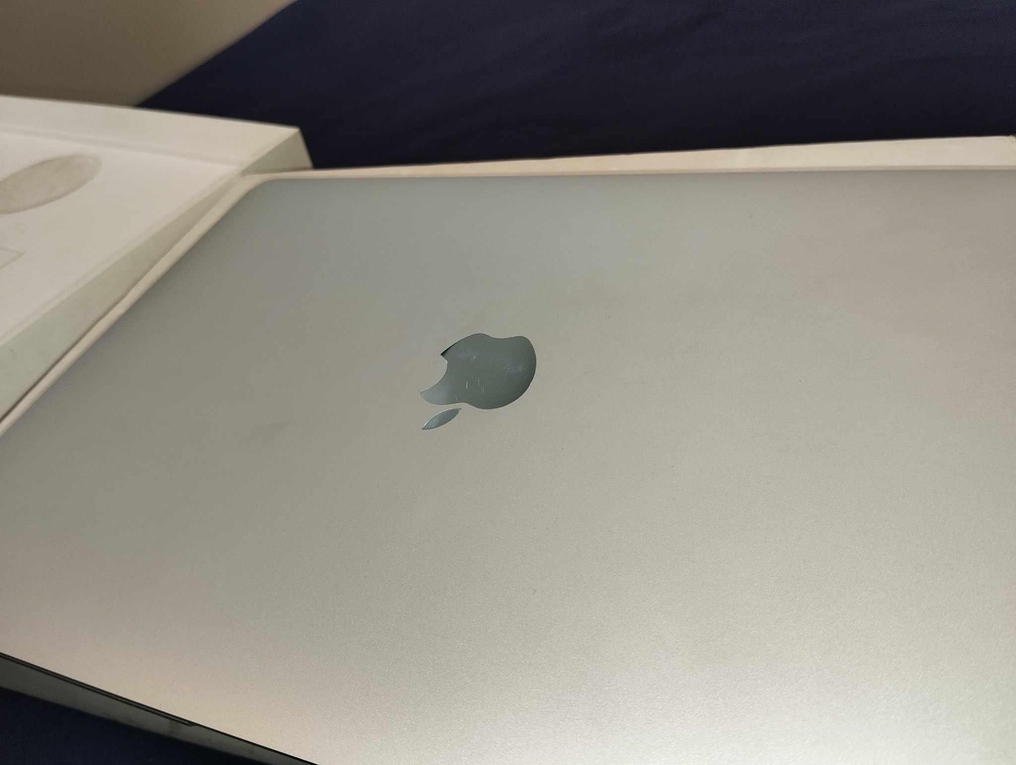Selling a 2018 Apple MacBook Air 13-inch Retina in good working