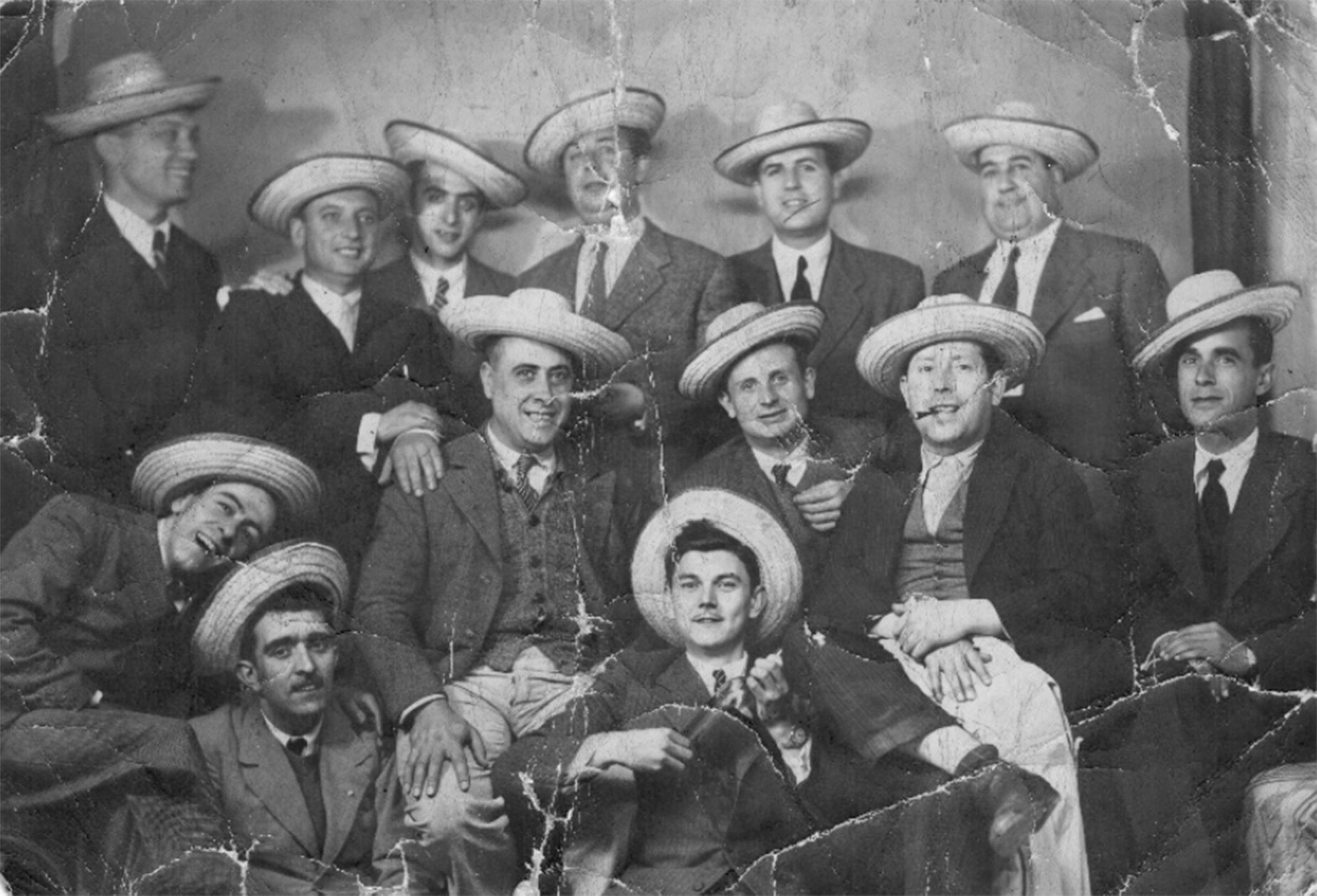 Grupo de amigos... - Memoria Visual de Morón | Facebook
