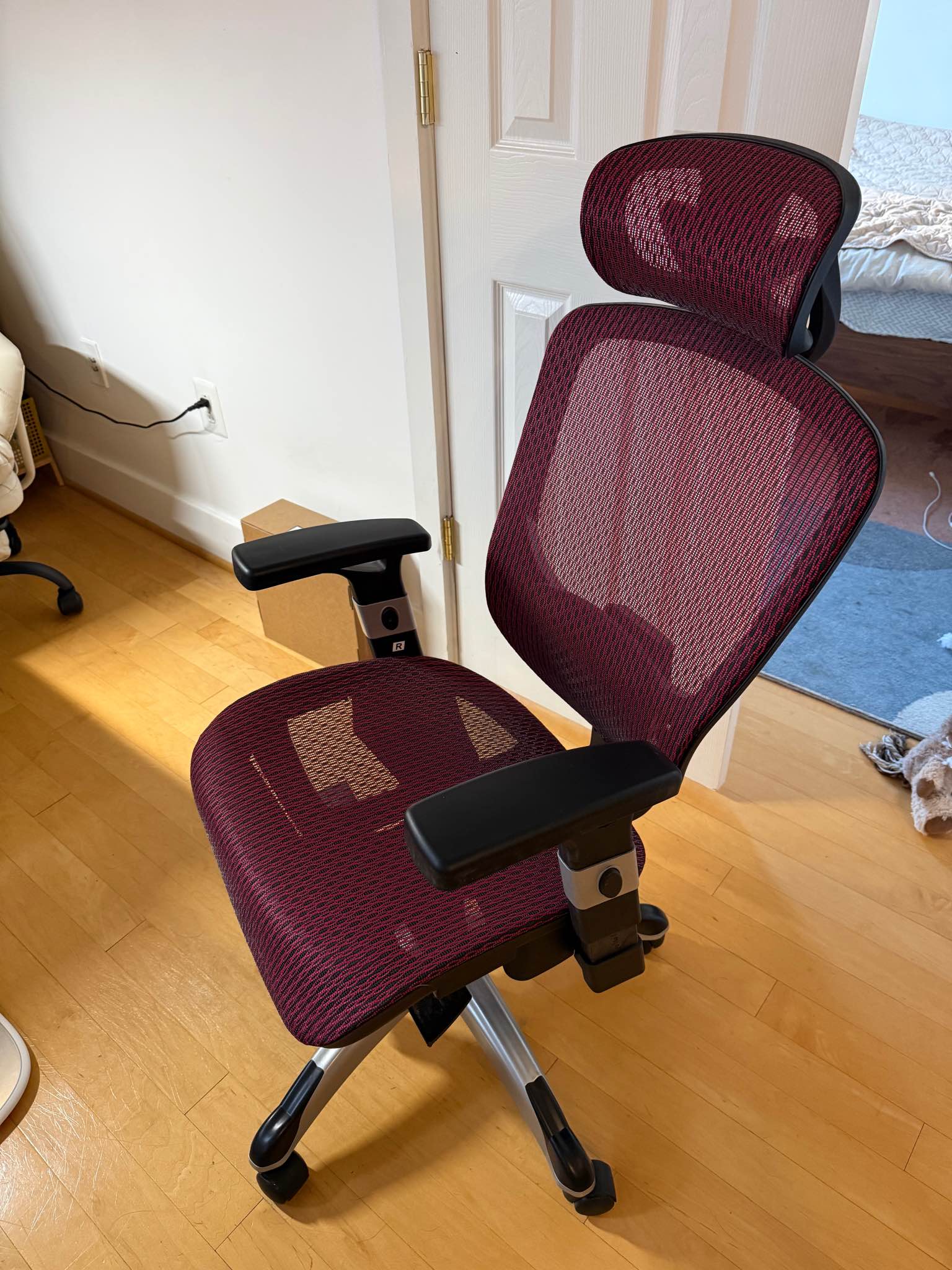 Staples - Hyken Ergonomic Mesh Swivel Task Chair - Office Chairs ...