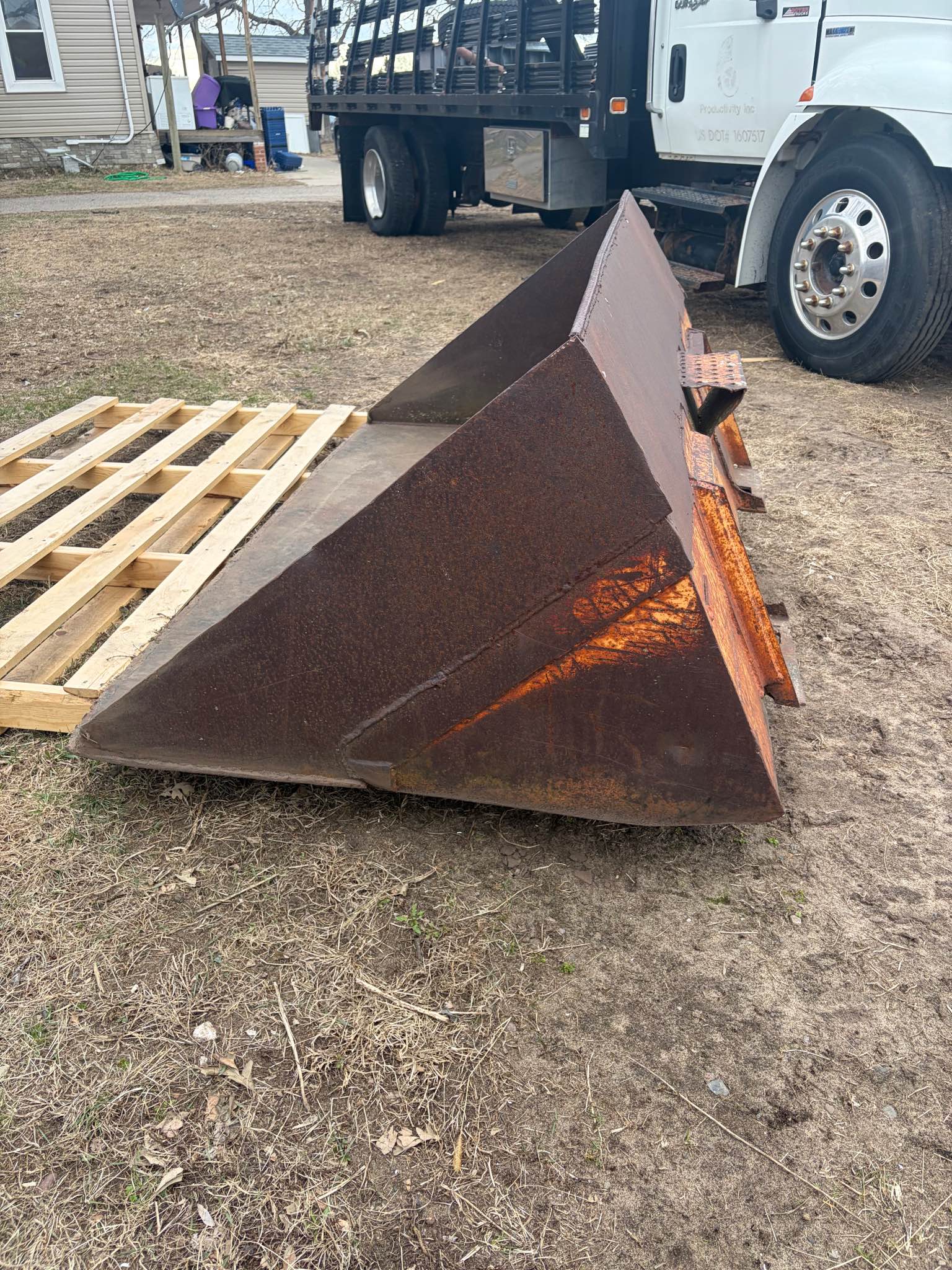 Skid steer oversize bucket - Garden Tools & Equipment - Foley ...