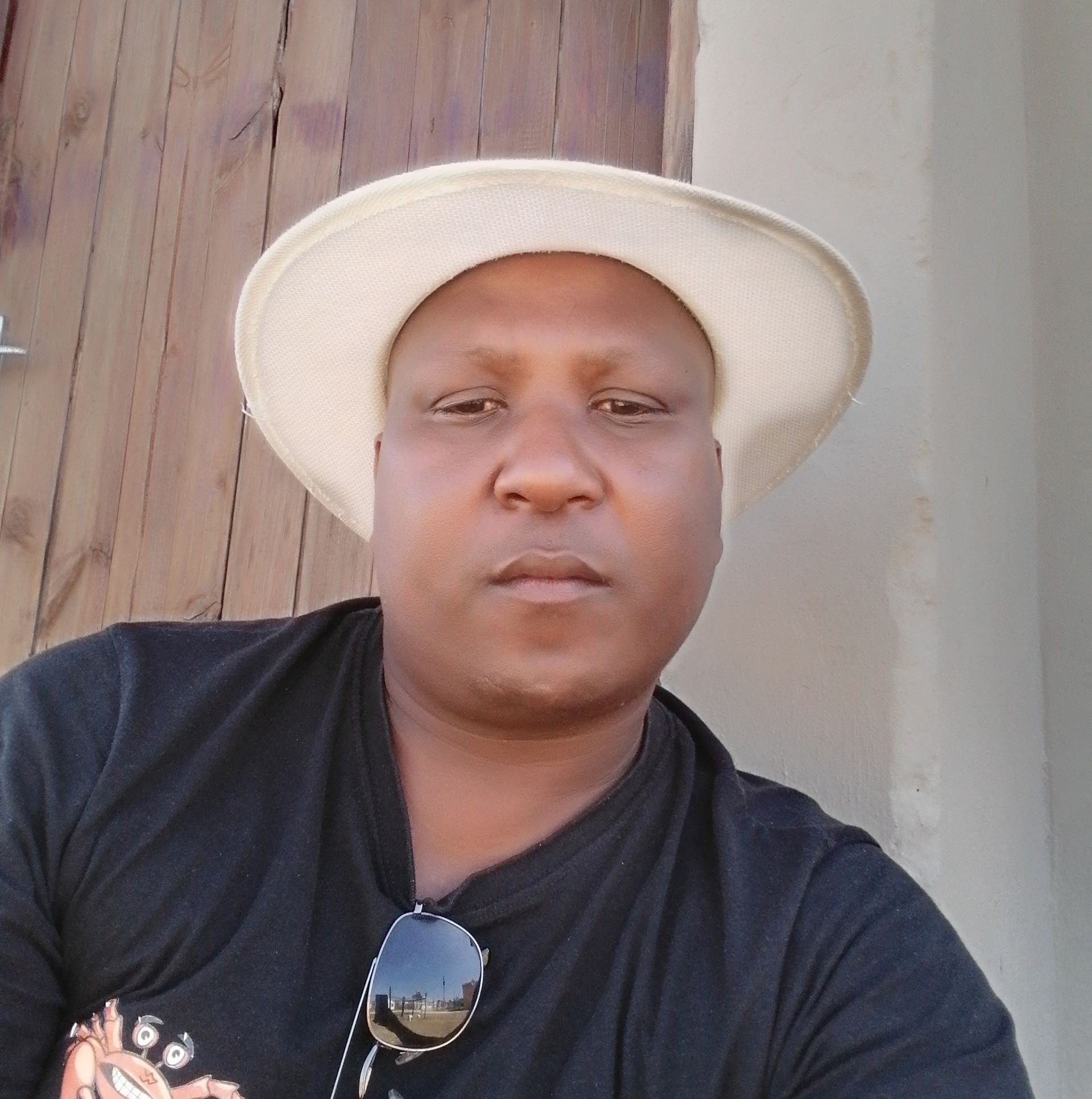 Nkululeko Eric - Danny Wine ndize naye bawuka anzobanceda... | Facebook