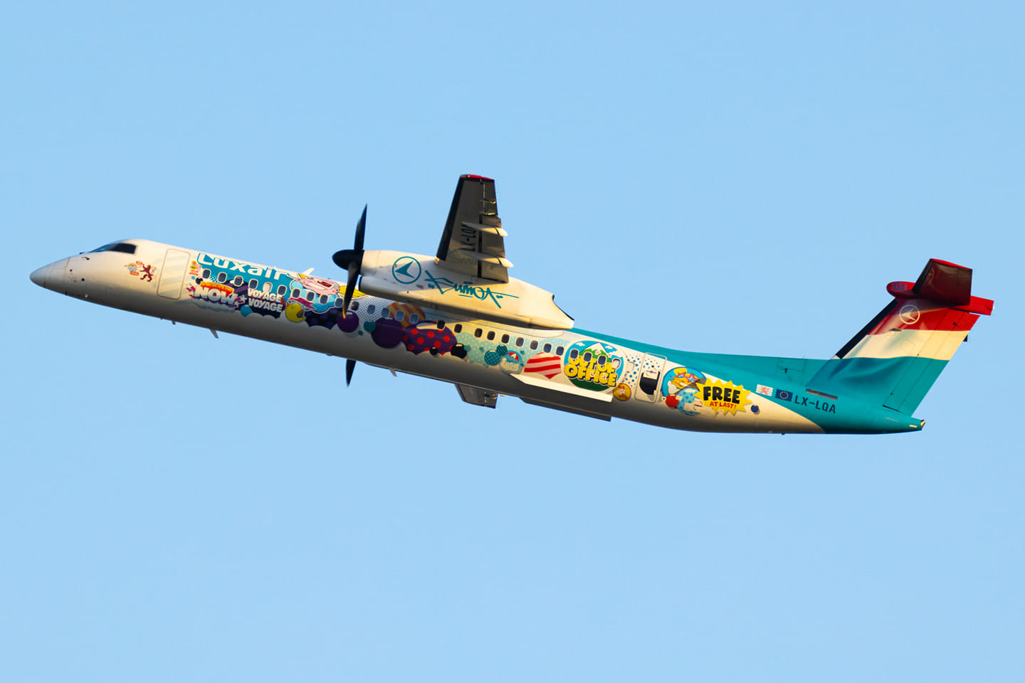 Luxair's DHC8-402 LX-LQA with Sumo artworks livery
