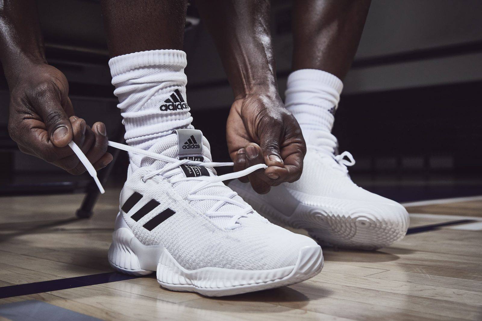 ADIDAS PRO BOUNCE 2018 LOW ADIDAS 推出全新團隊籃球鞋款PRO BOUNCE