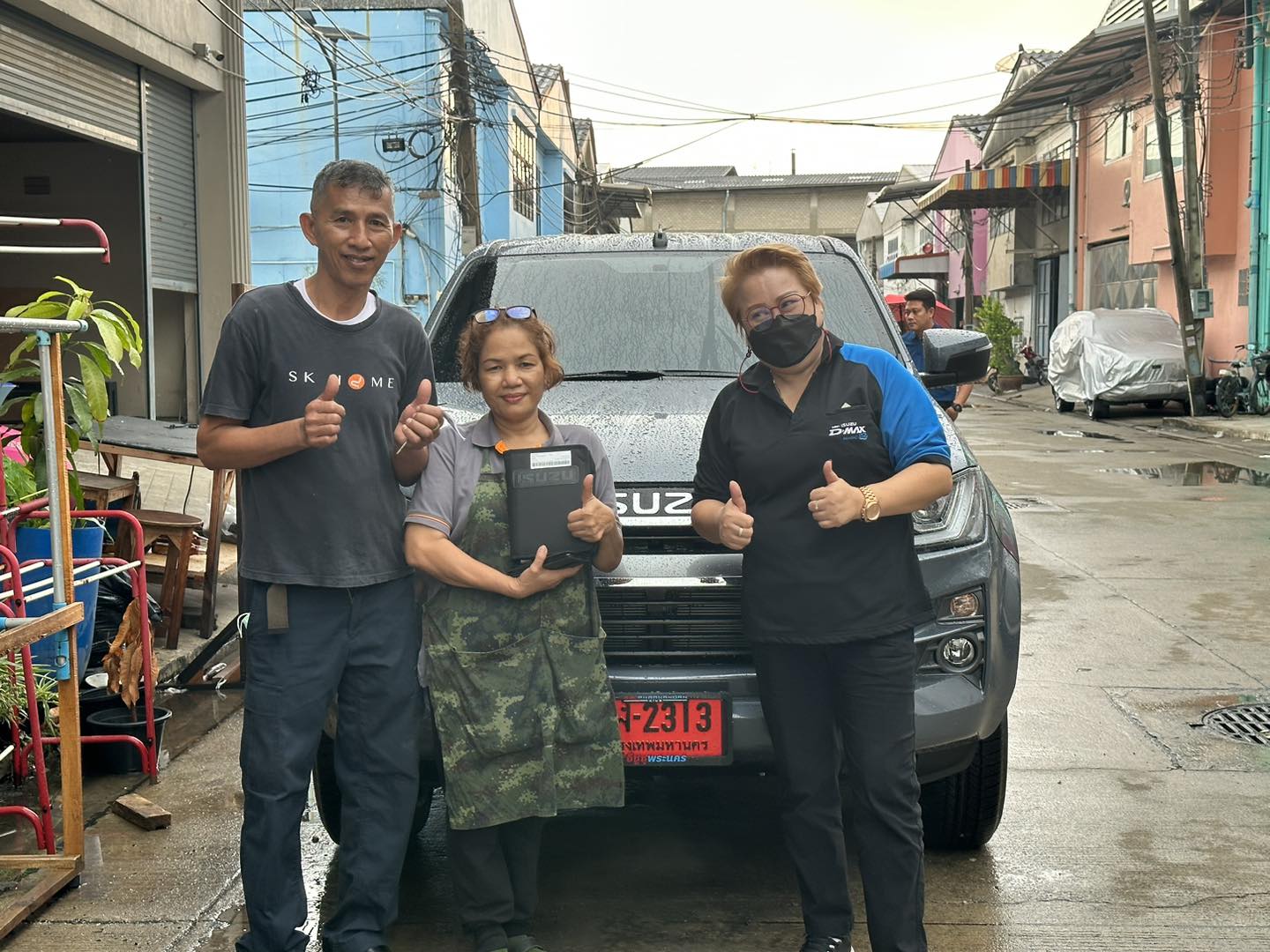 #ส่งมอบรถเด... - เจี๊ยบอีซูซุป้ายแดงรามอินทรา กม8. 086-4496551 | Facebook