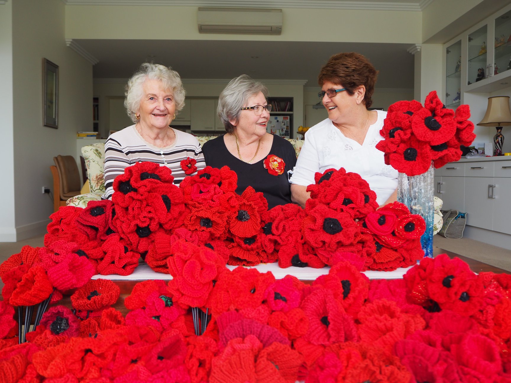 新品◇ POPPY BALLOON RIBBON CAMI (RED) Lest we forget. The beautiful crocheted poppy installations at