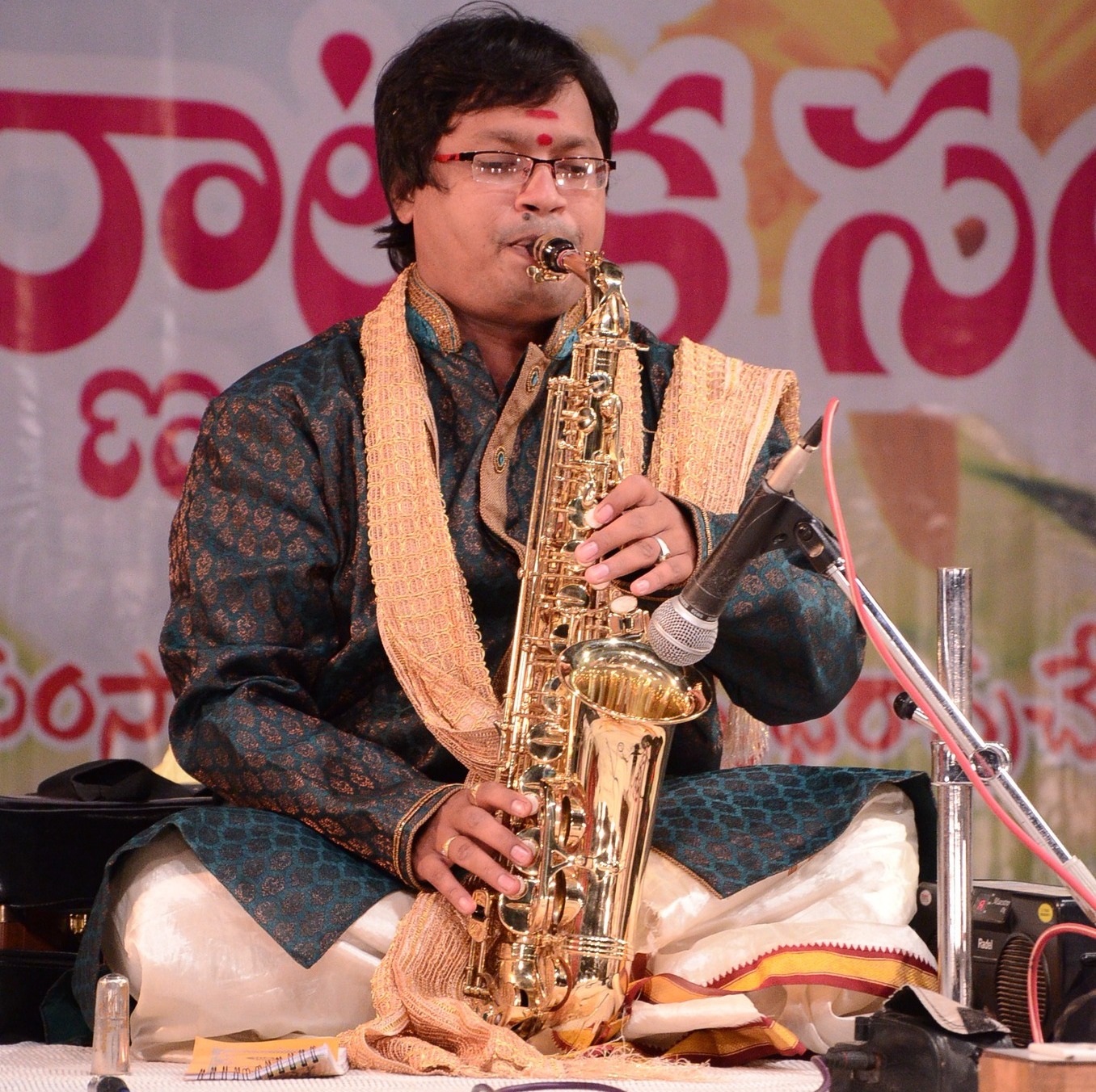ENDAROMAHANUBAVULU..SRI RAAGAM..AADI TAALAM..TYAGARAJU SWAMY ...
