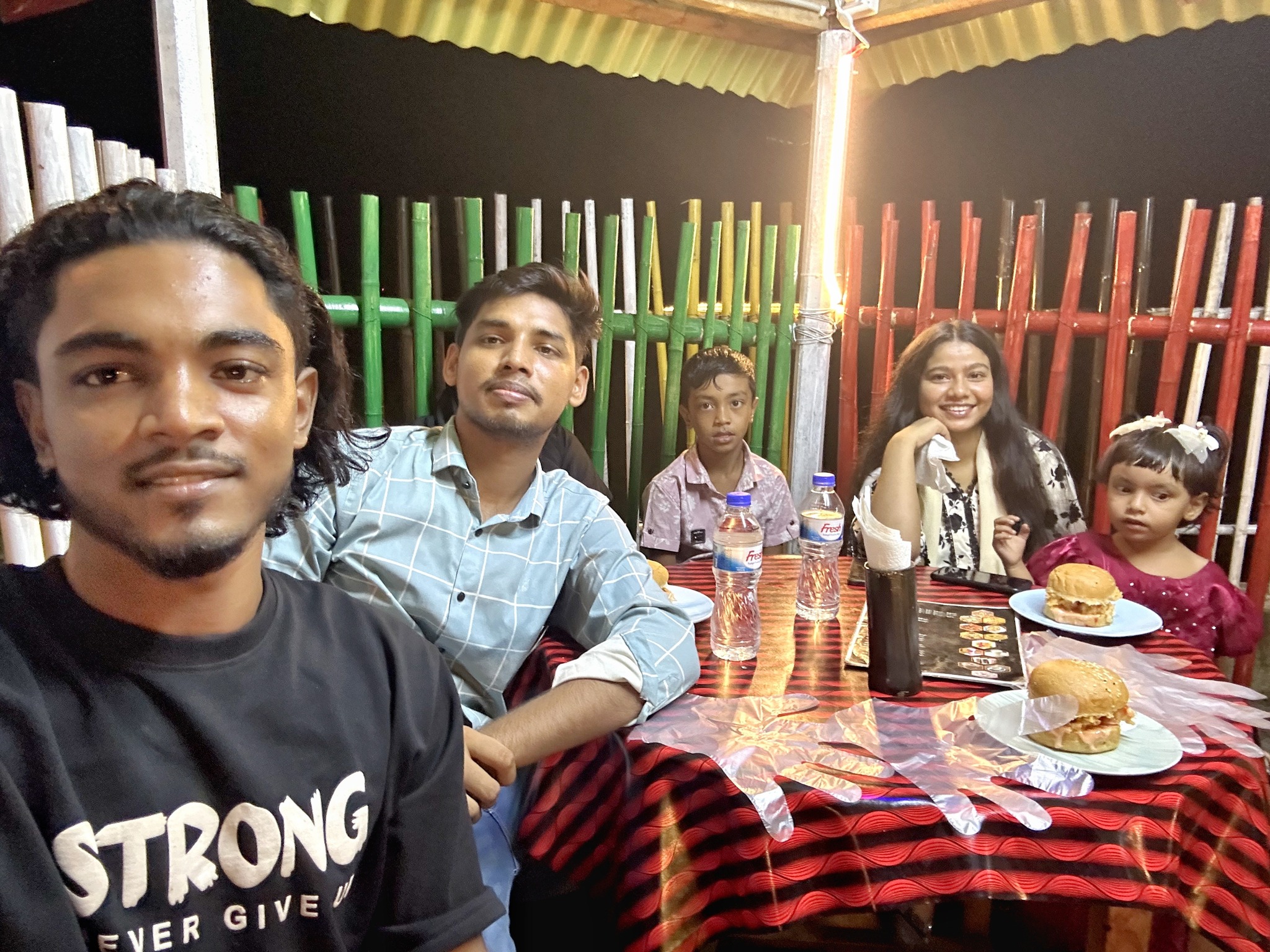 M H Showrob - হঠাৎ করে পাকিস্তানের জনপ্রিয় অভিনেত্রী... | Facebook