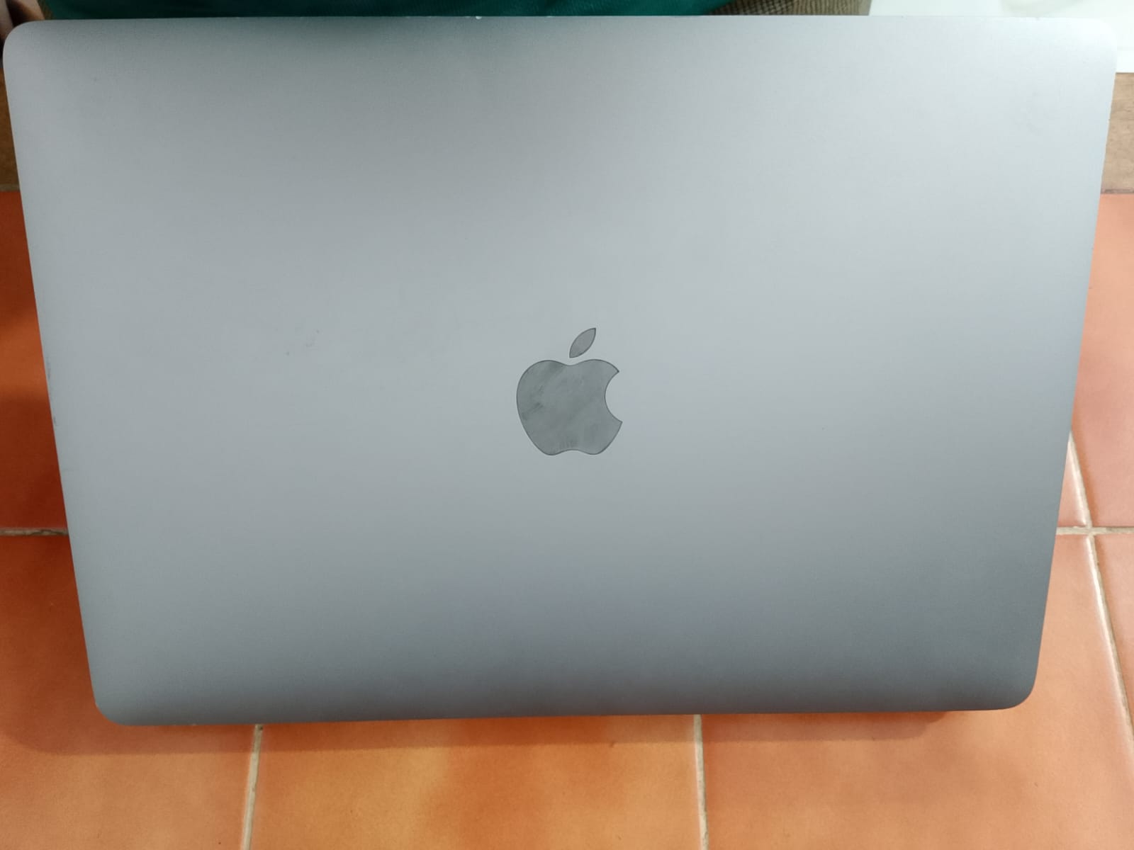 Macbook pro 2017 13 inch 8 GB 250GB Price inbox