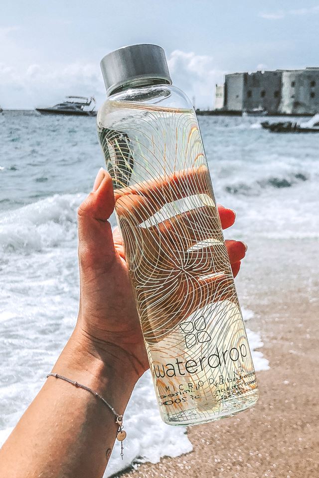 Trinke immer & überall genügend Wasser mit unserer wunderschönen neuen Glas-Trinkflasche und dem waterdrop™ deiner Wahl💧 Es sind nur noch einige wenige Limited Edition waterdrop™ Boxen übrig → https