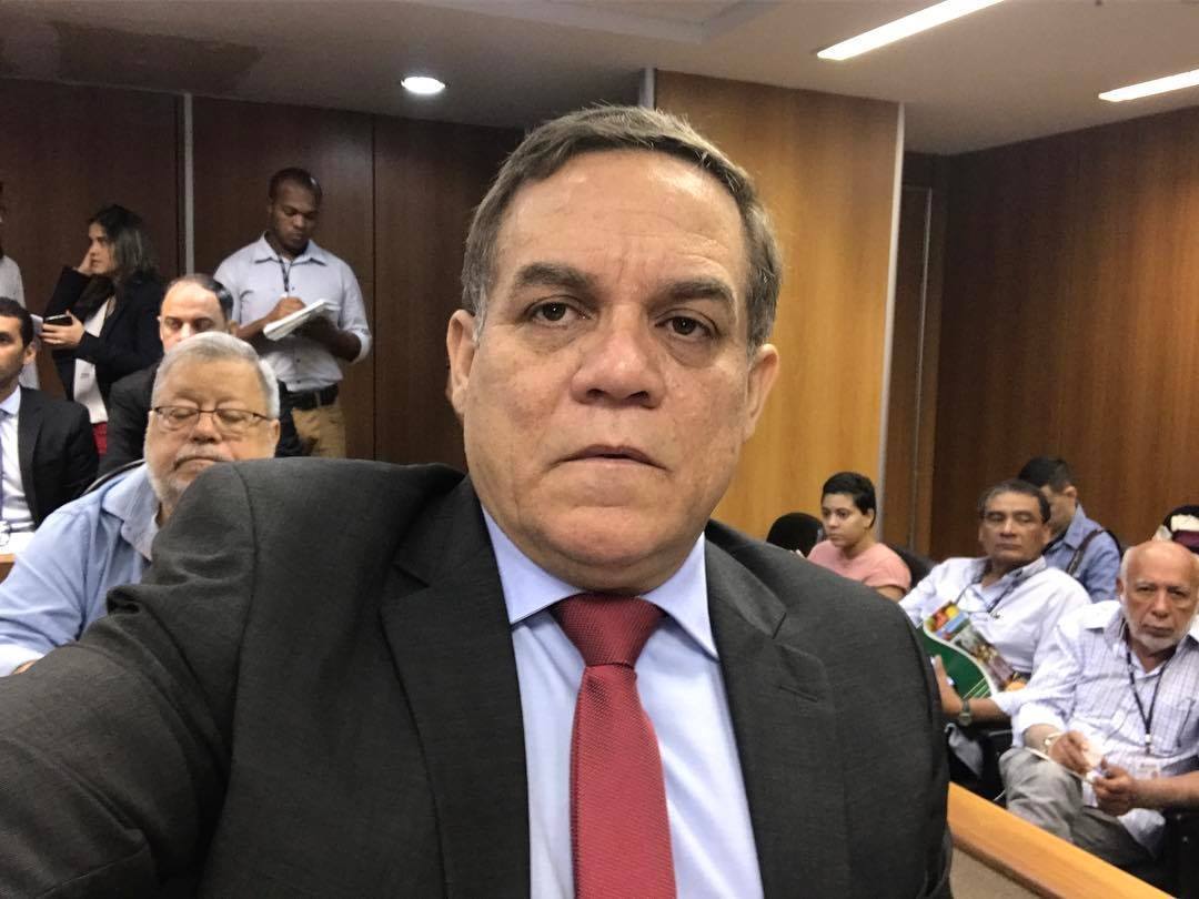 Luciano Ribeiro - Participando agora de debate na Comissão de ...