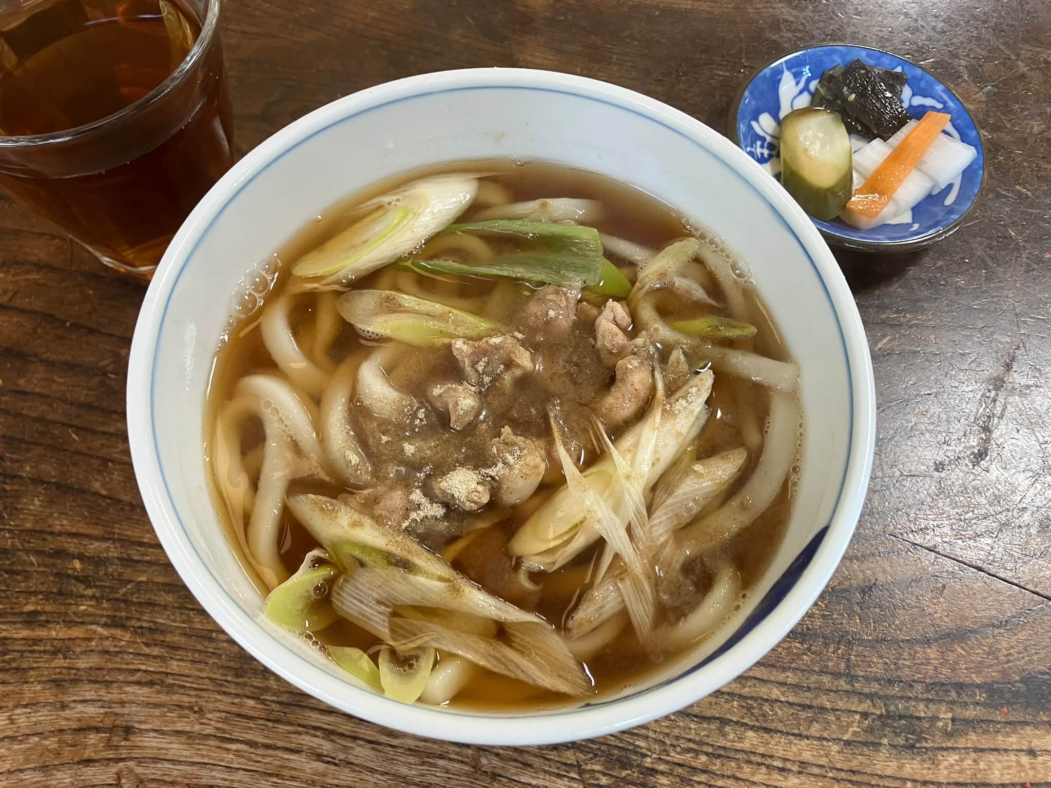 ピョン吉バス停が無くなった😢お店の柱に張り付いた珍しいバス停が普通