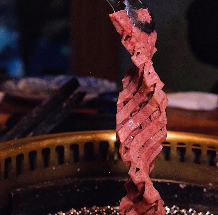 箶同燒肉夜食 - 胡同燒肉7號店 - ⛓ DNA牛舌 ⛓ 💁🏻‍♂️DNA牛舌採用 一頭牛的牛舌只能製成 唯一的一份㊙️ 經過我們廚房高手 ...