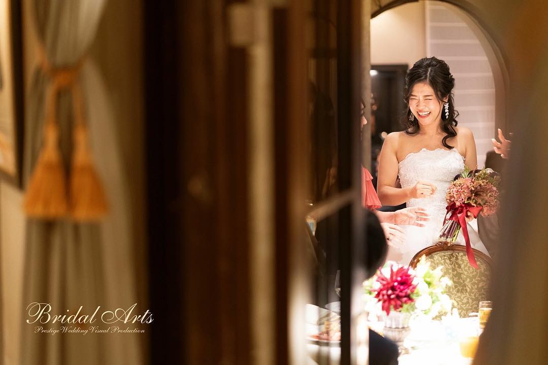 株式会社 ブライダルアーツ 友人とのおしゃべり場面をキャンディッドで ブライダルアーツ 結婚 結婚式 結婚式出張カメラマン ブライダル 結婚写真前撮り ウエディング前撮り ウェディング フォトウェディング 結婚式準備 Bridalphotography Wedding