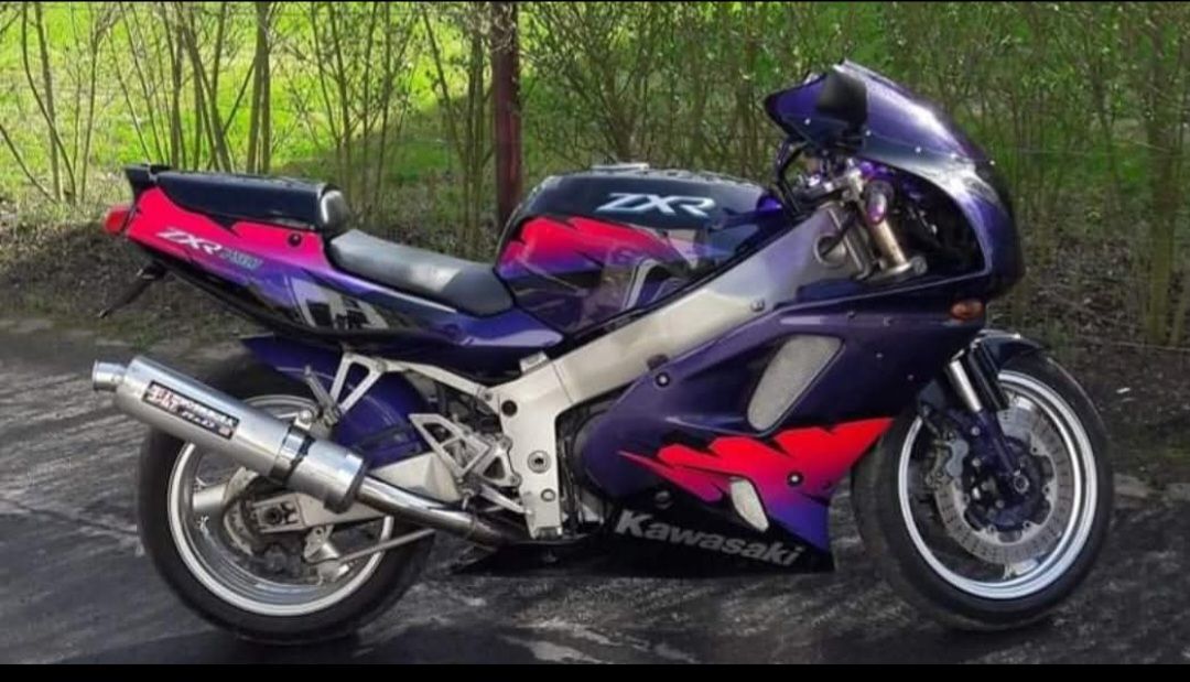 The Kawasaki Ninja ZX-7R is pure 90s race-replica muscle—wide