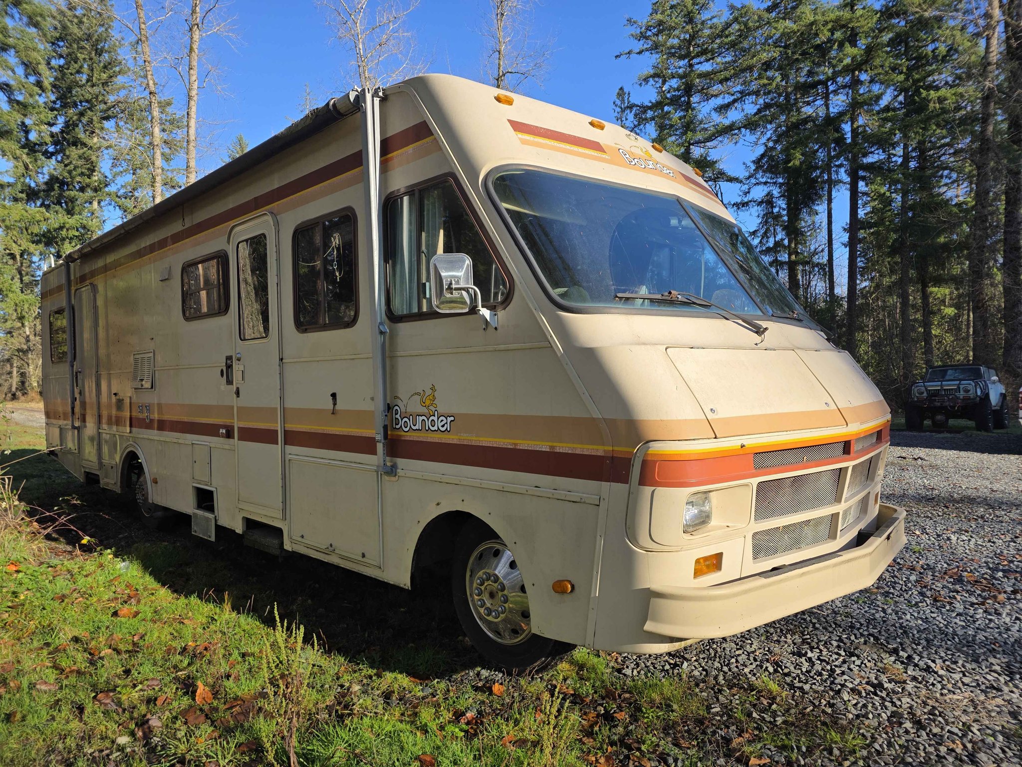 1989 Fleetwood Bounder 32’ RV – Classic, Spacious, Road-Trip Ready ...
