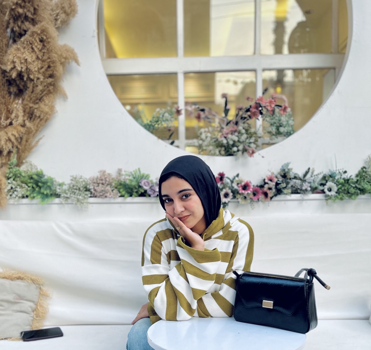 R. scarf 🧕🎀 | هنسميها شنطه رحومه😂🙈 | Facebook