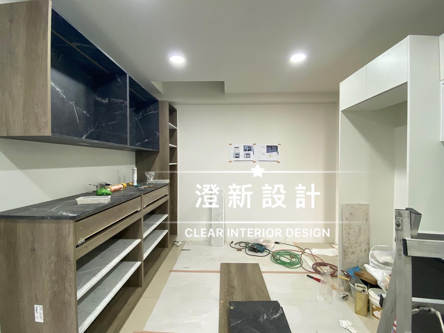 澄新室內設計 - #北屯系統櫃 雖然櫃體顏色跳來跳去🤪 但是改為彩色施工圖後 師傅對色也方便快速了♥️... | Facebook