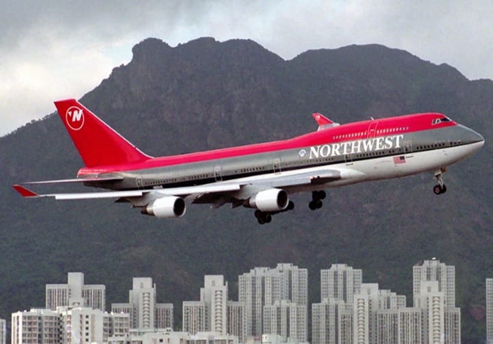 Northwest Airlines Boeing 747-451 at Kai Tak