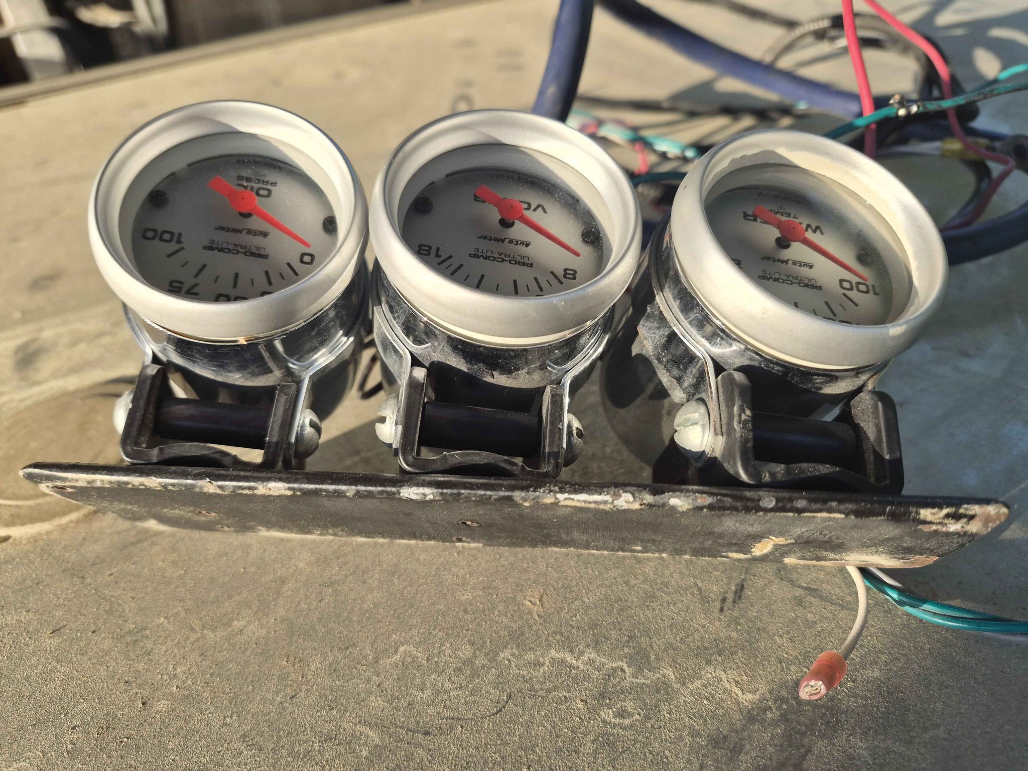 Electric Pro comp gauges , water , volts , and oil pressure - Measuring ...